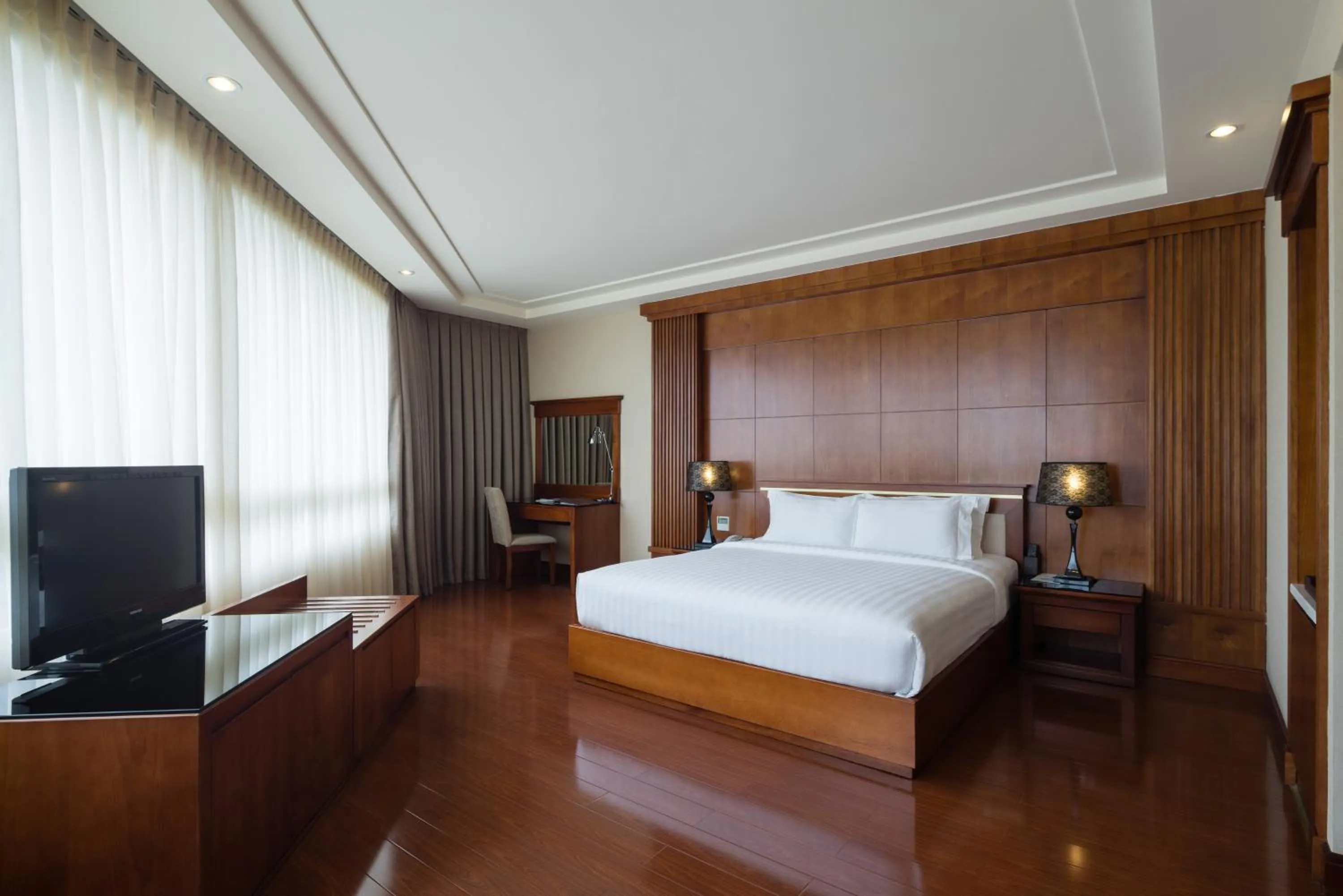 View (from property/room), Bed in Nhat Ha L’Opera Hotel