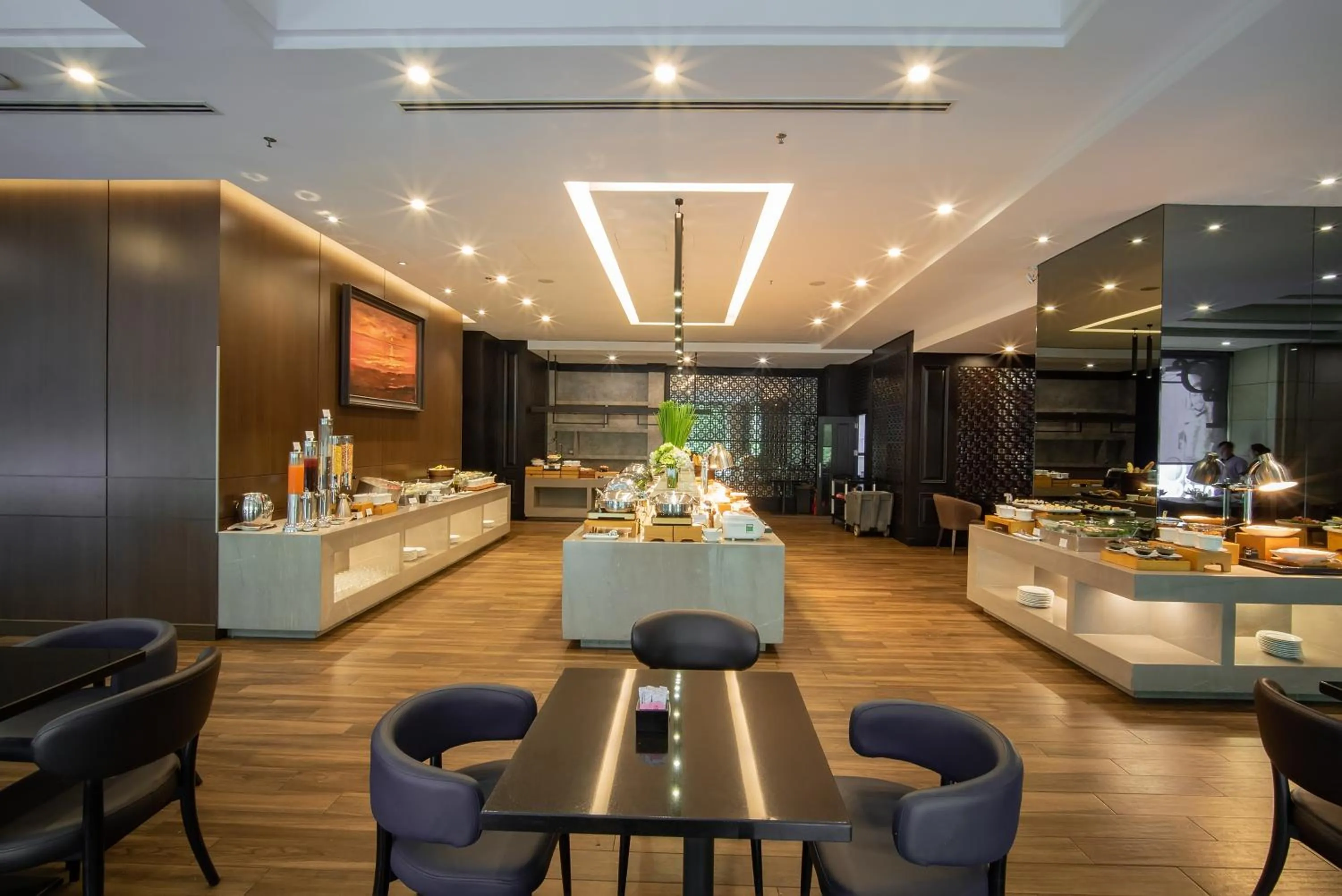 Restaurant/places to eat in Nhat Ha L’Opera Hotel