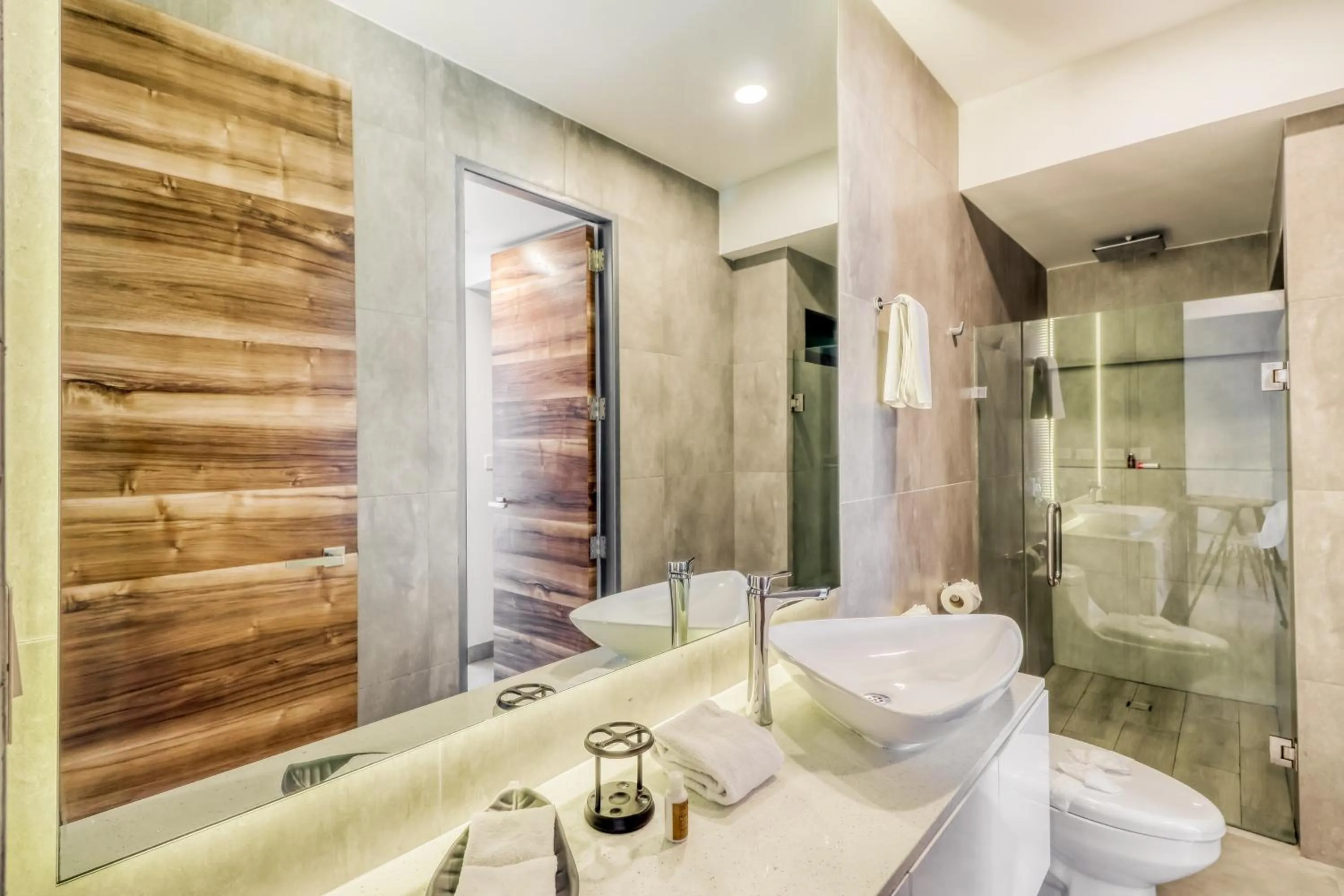 Icono Playa Condos, B307