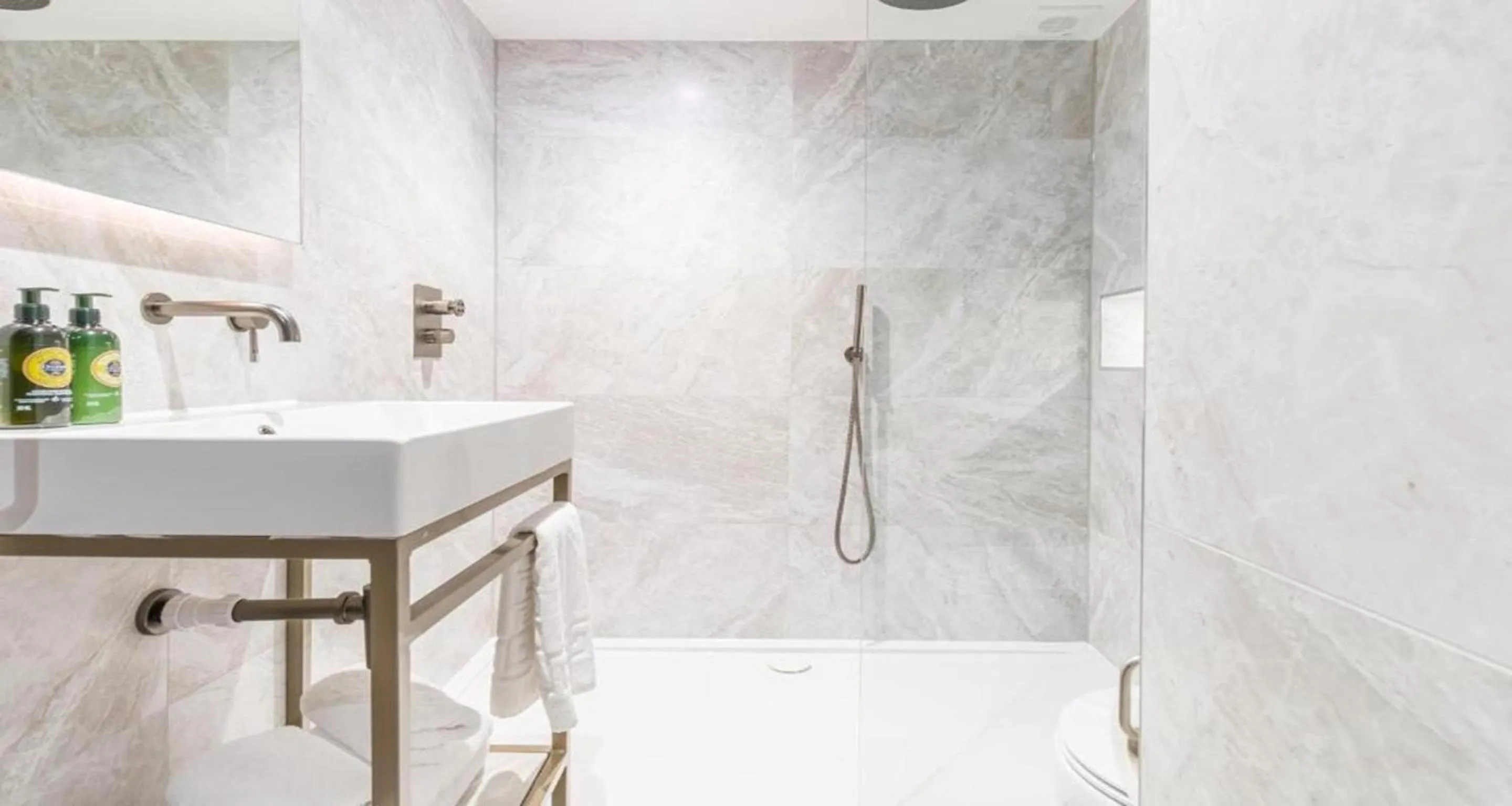 Bathroom in Velvet Hotel Manchester, WorldHotels Crafted