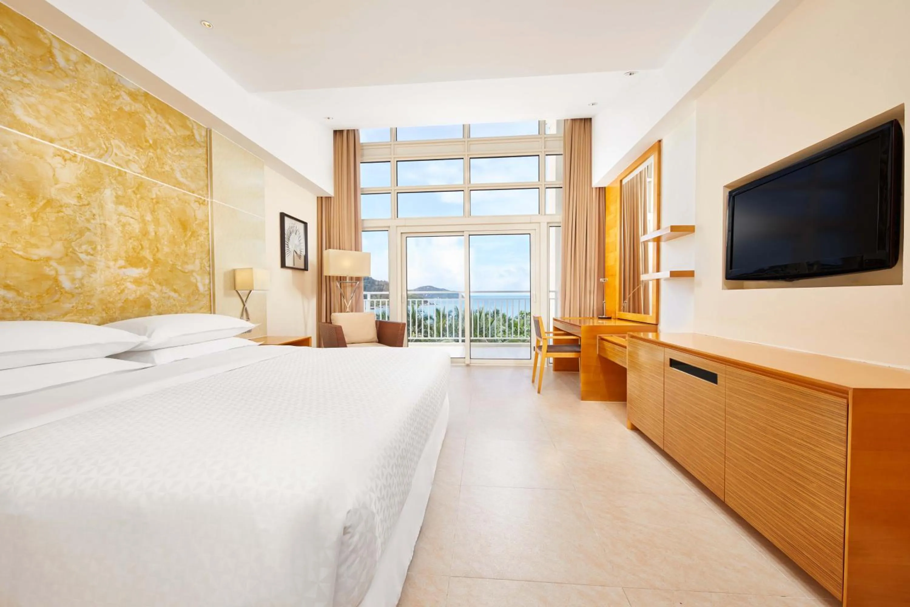 View (from property/room), Bed in Four Points by Sheraton Shenzhou Peninsula Resort