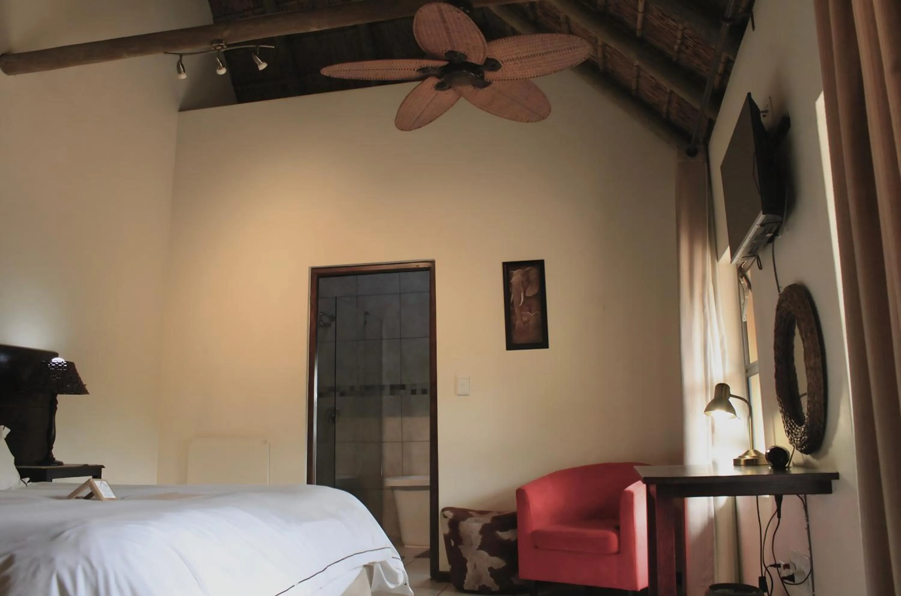 TV and multimedia, Bed in Blue Hills Lodge