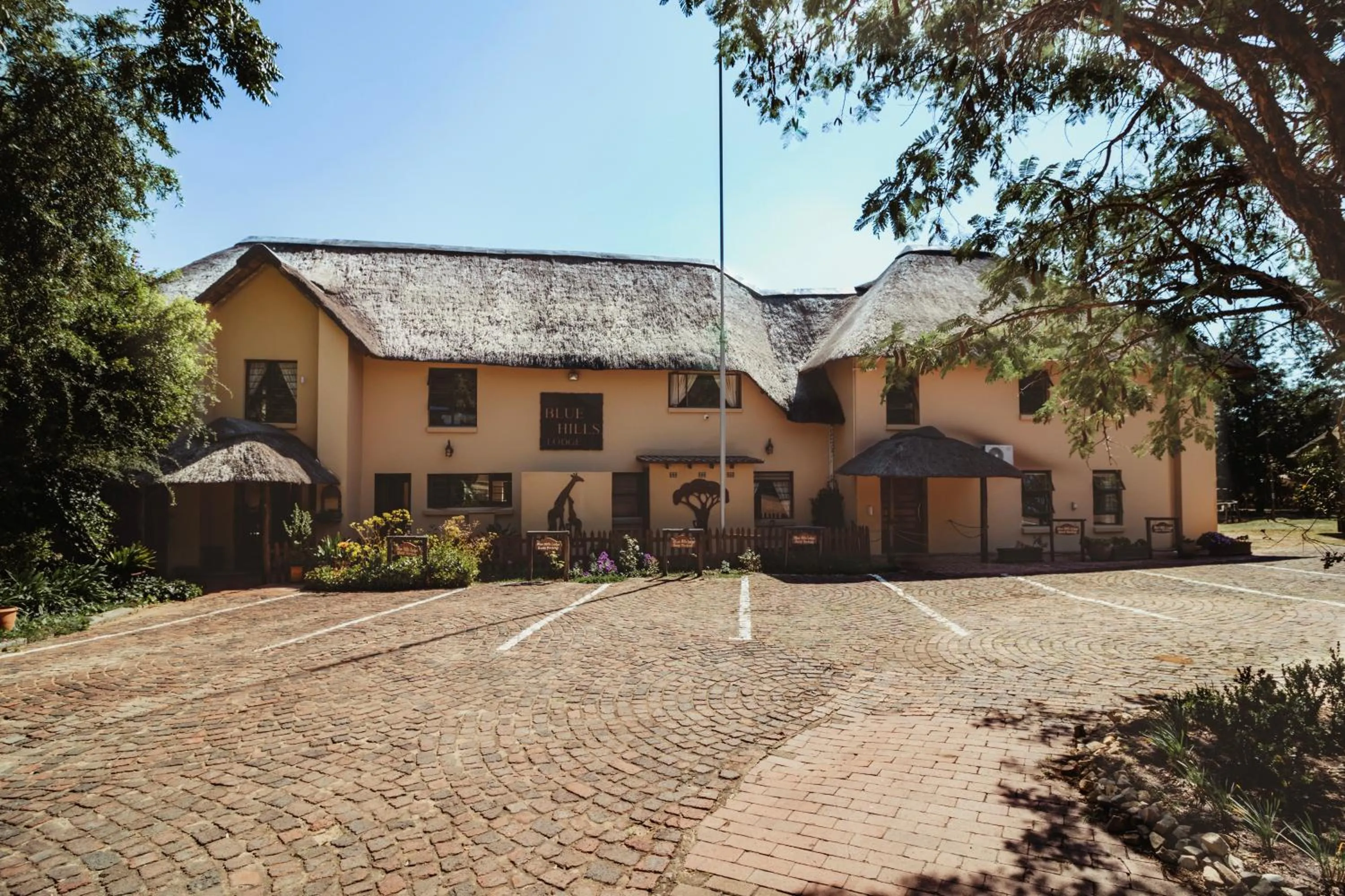 Facade/entrance in Blue Hills Lodge