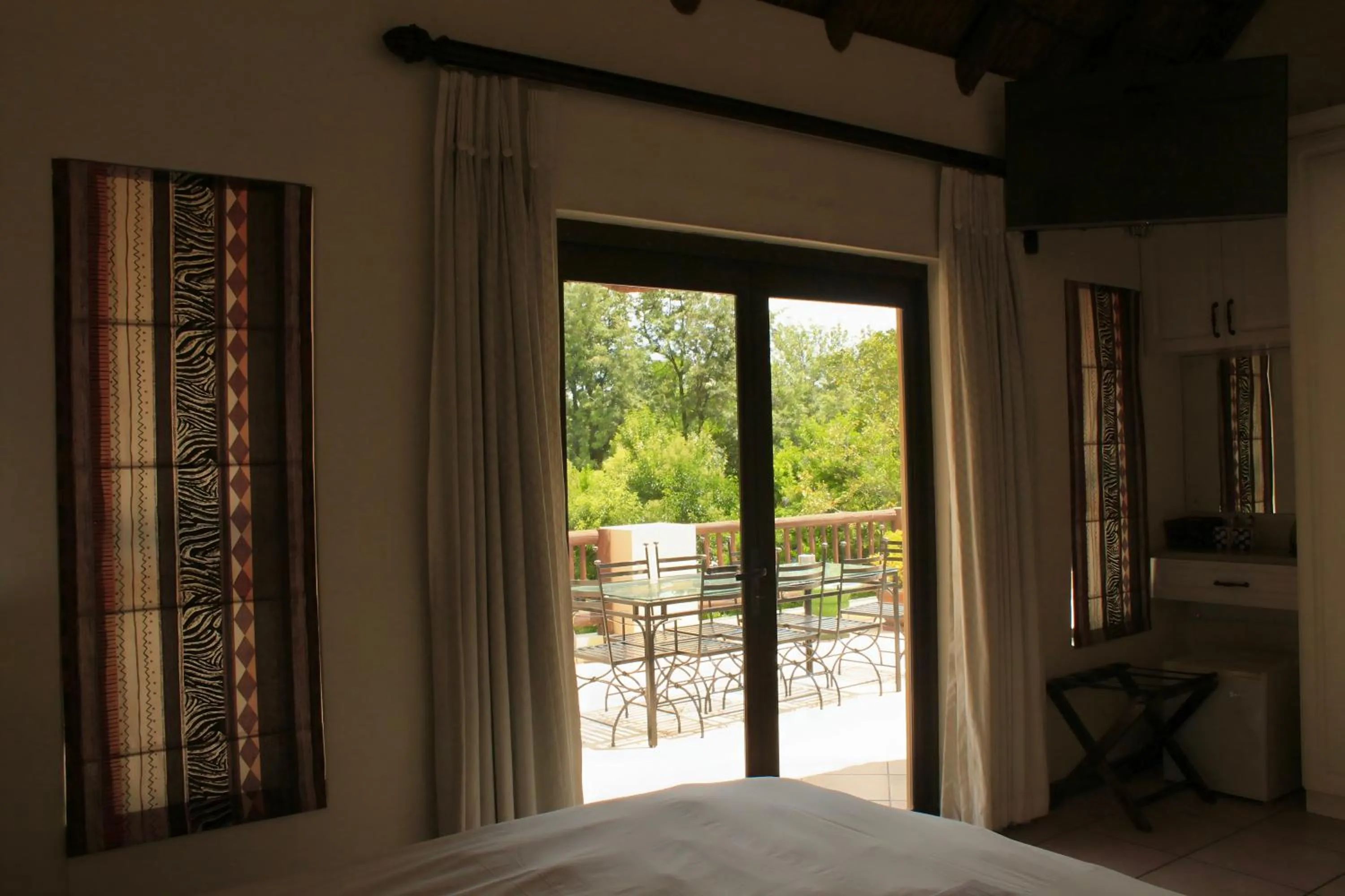 Balcony/Terrace, Bed in Blue Hills Lodge