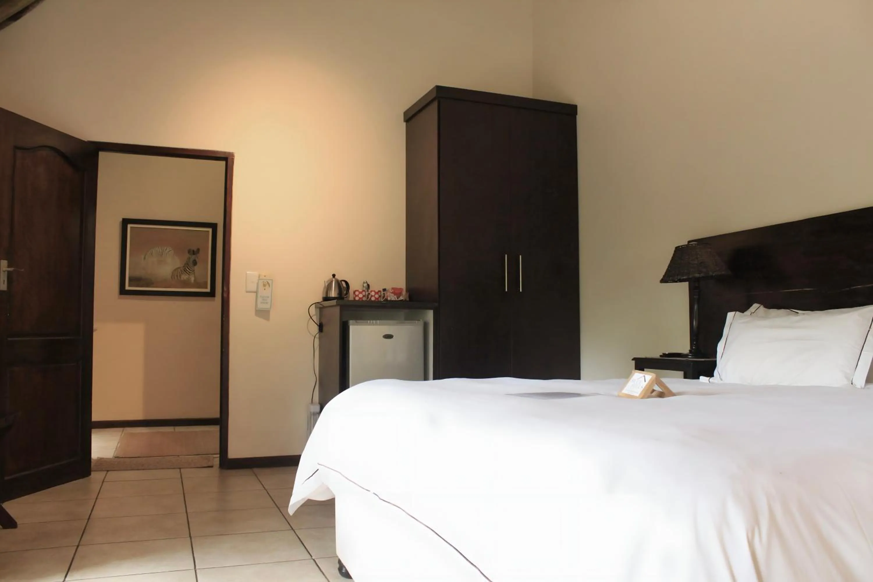 Coffee/tea facilities, Bed in Blue Hills Lodge