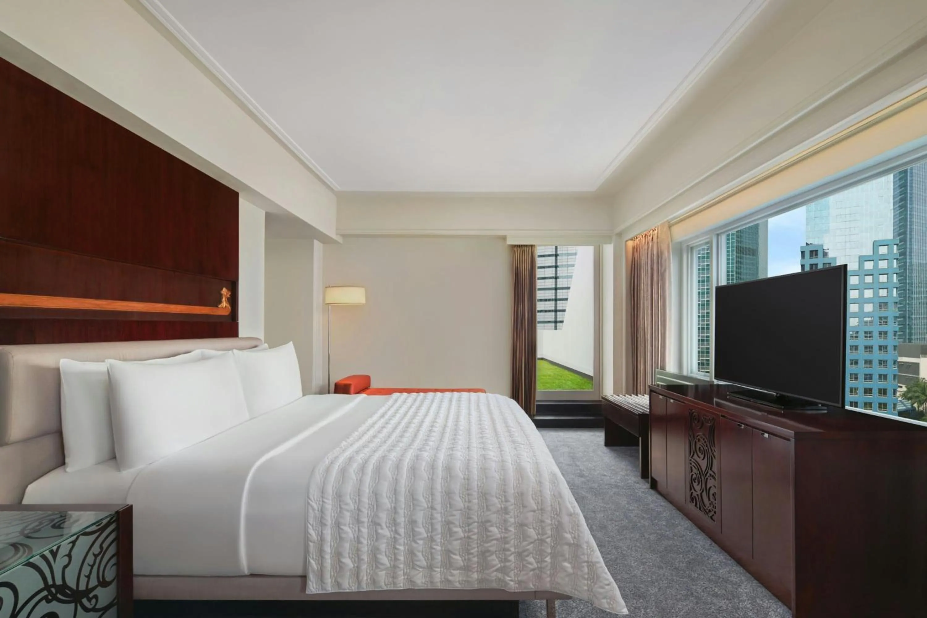 Photo of the whole room, Bed in Le Meridien Jakarta