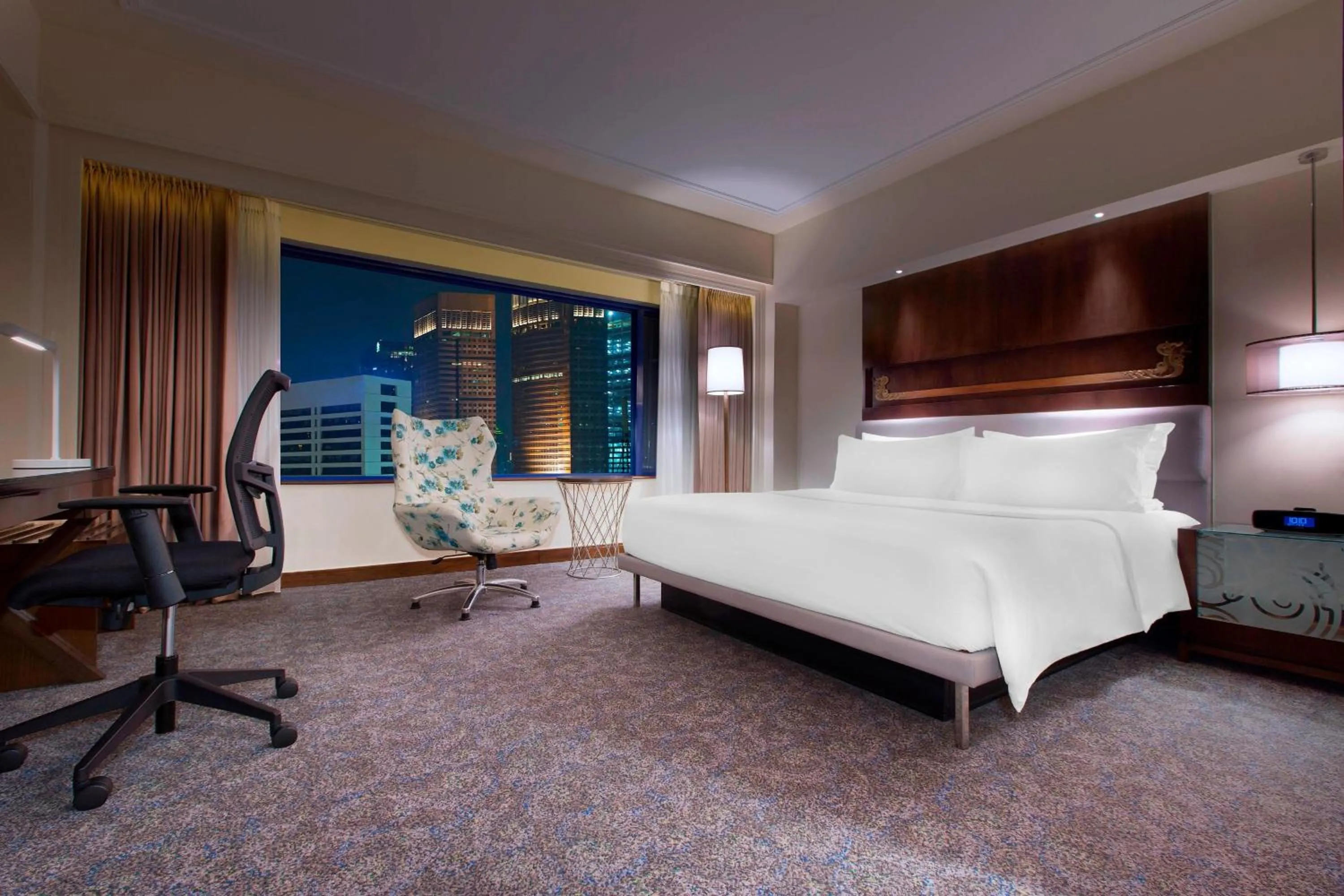 Photo of the whole room, Bed in Le Meridien Jakarta