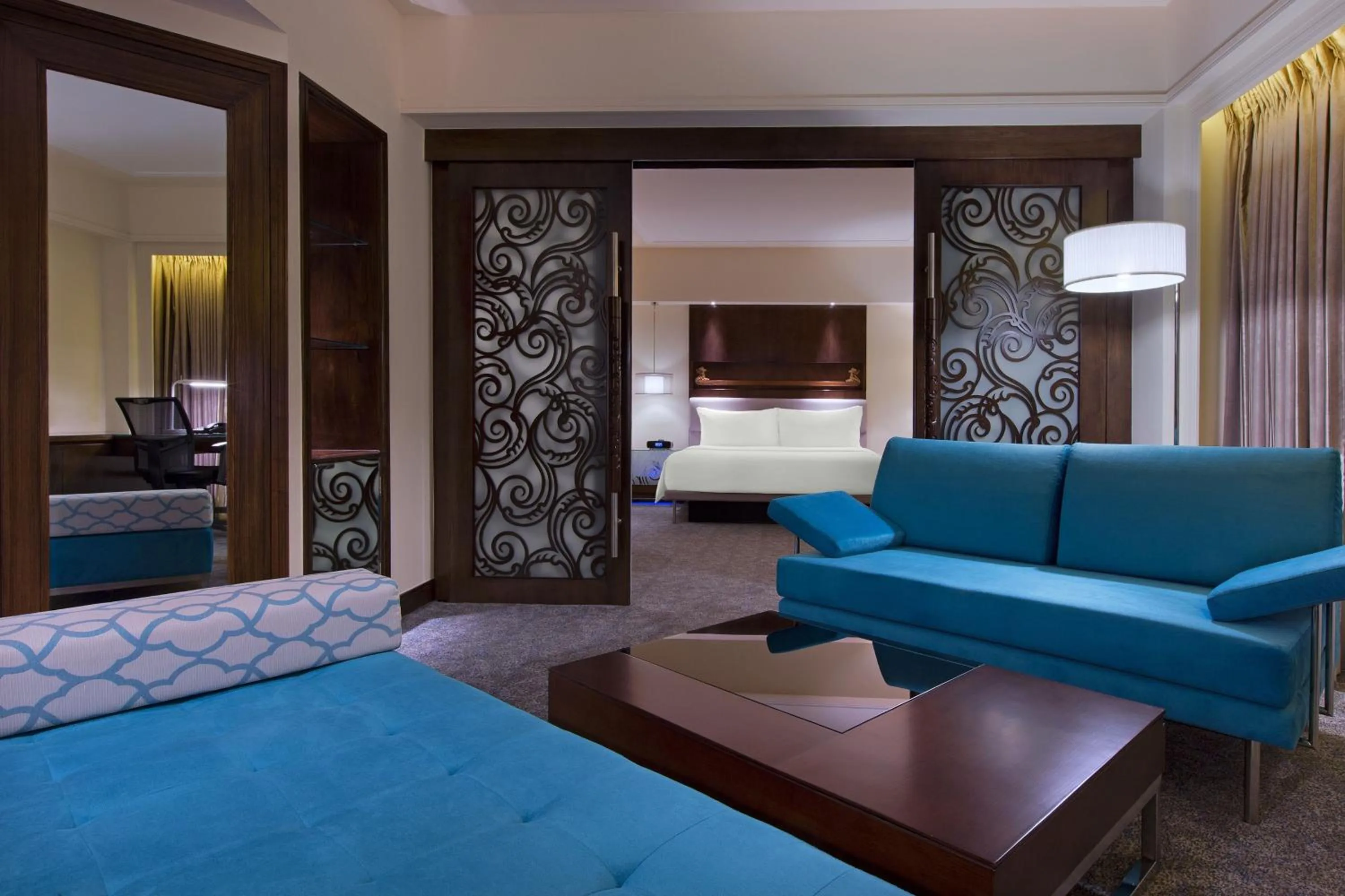 Photo of the whole room, Bed in Le Meridien Jakarta