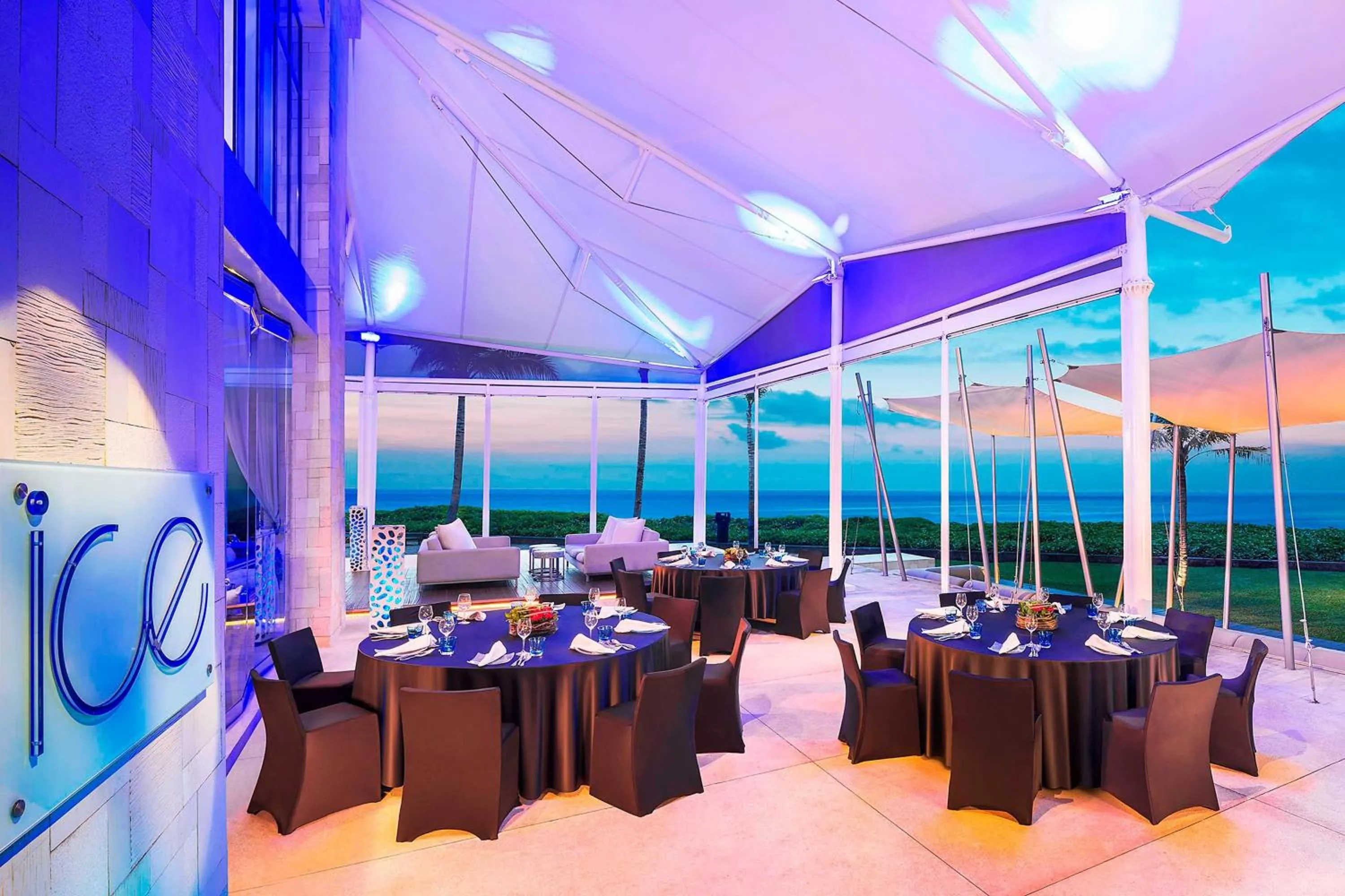 Lounge or bar in W Bali - Seminyak