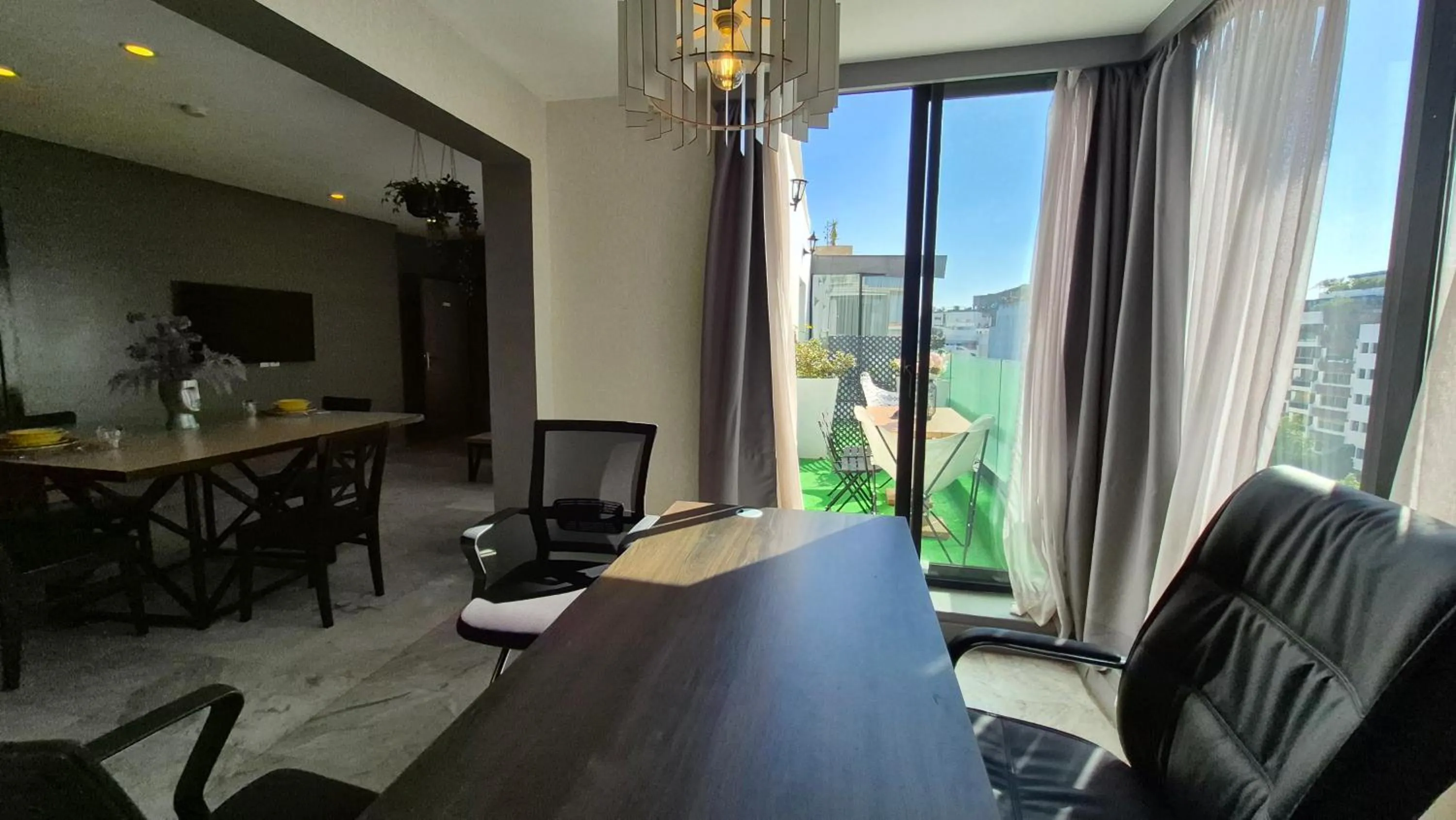 Communal lounge/ TV room in Suite Loc Suite & Spa