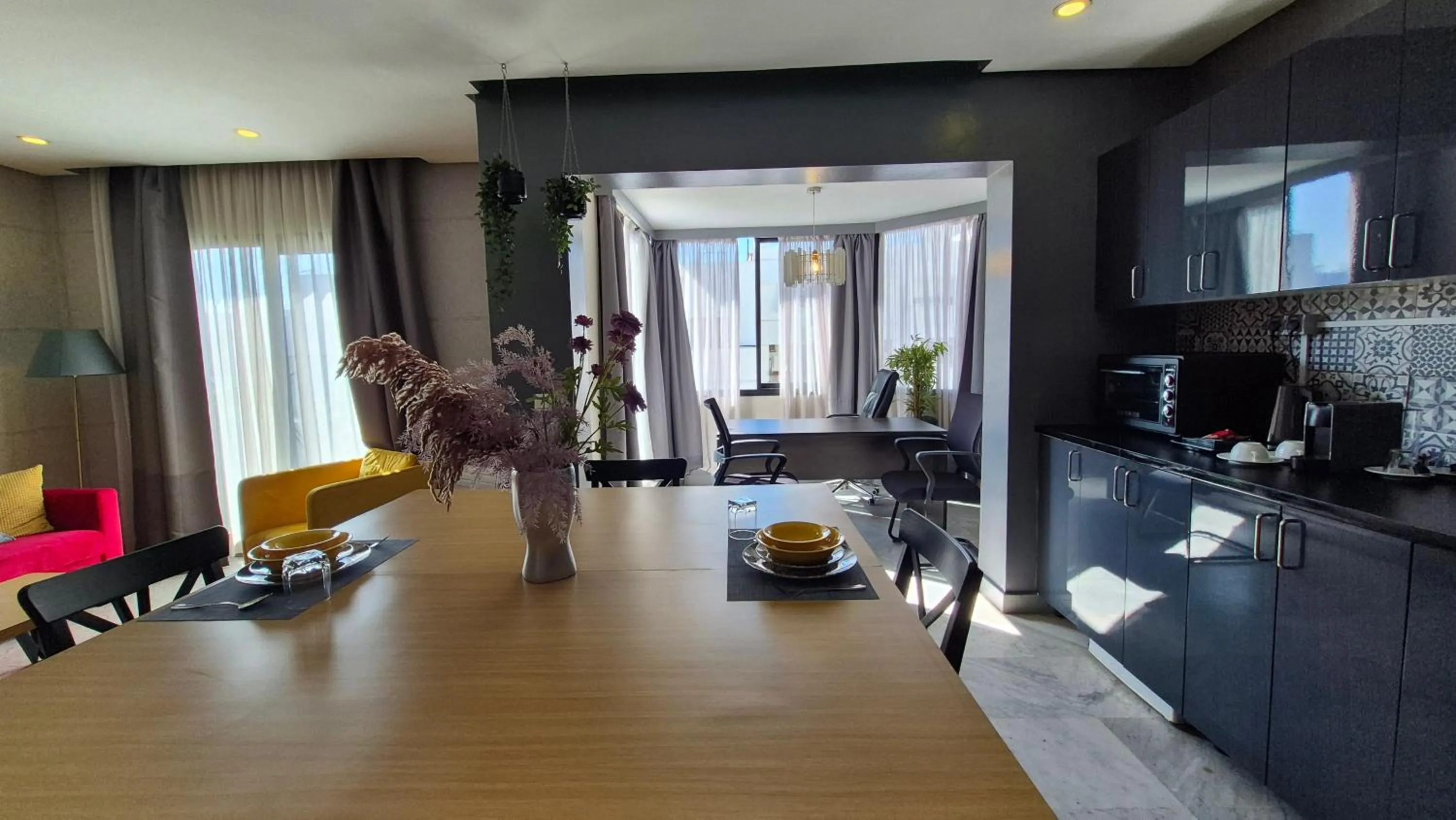 People in Suite Loc Suite & Spa