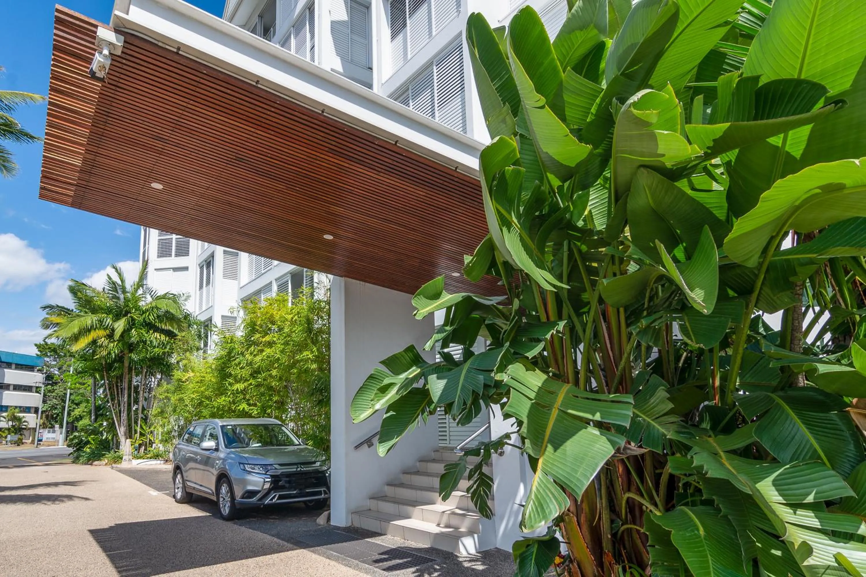 Facade/entrance in 201 Lake Street