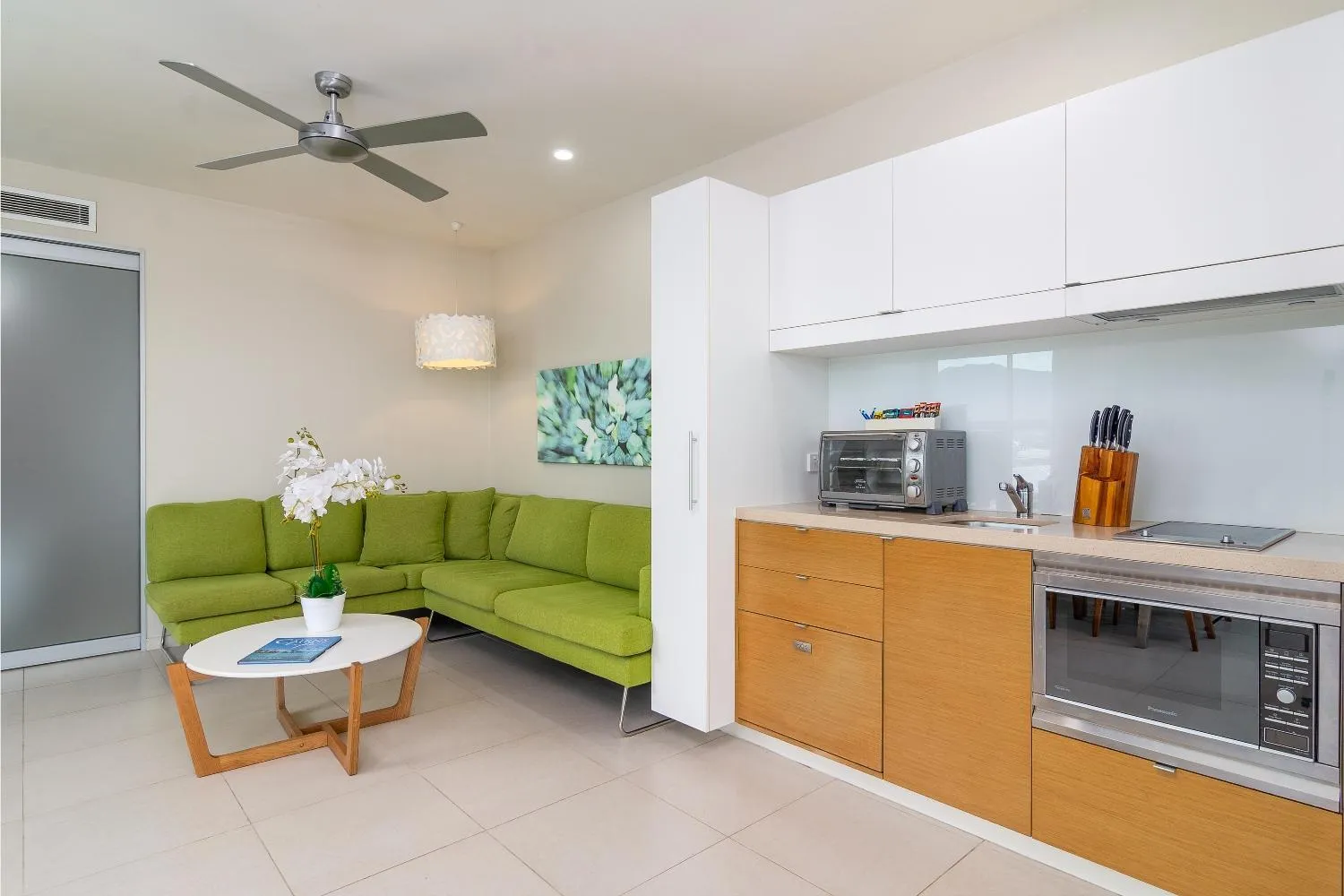 Coffee/tea facilities in 201 Lake Street