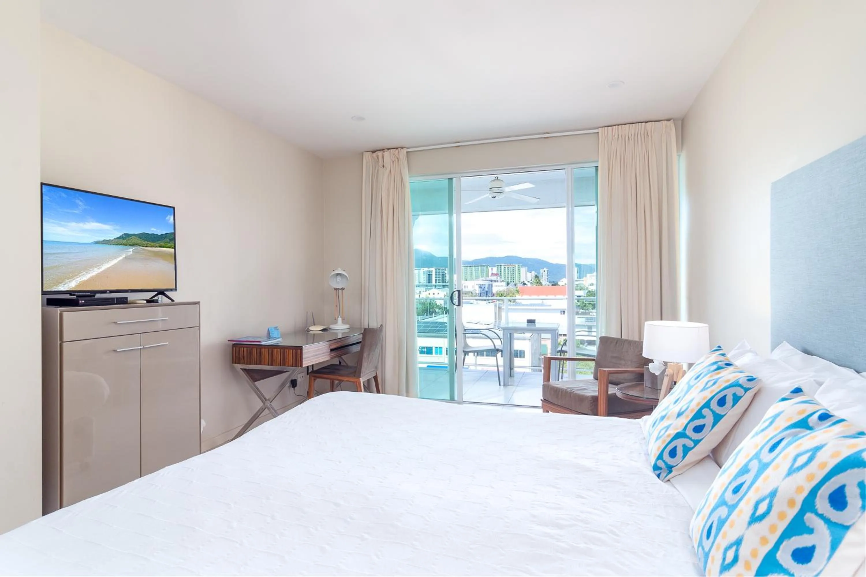 TV and multimedia, Bed in 201 Lake Street