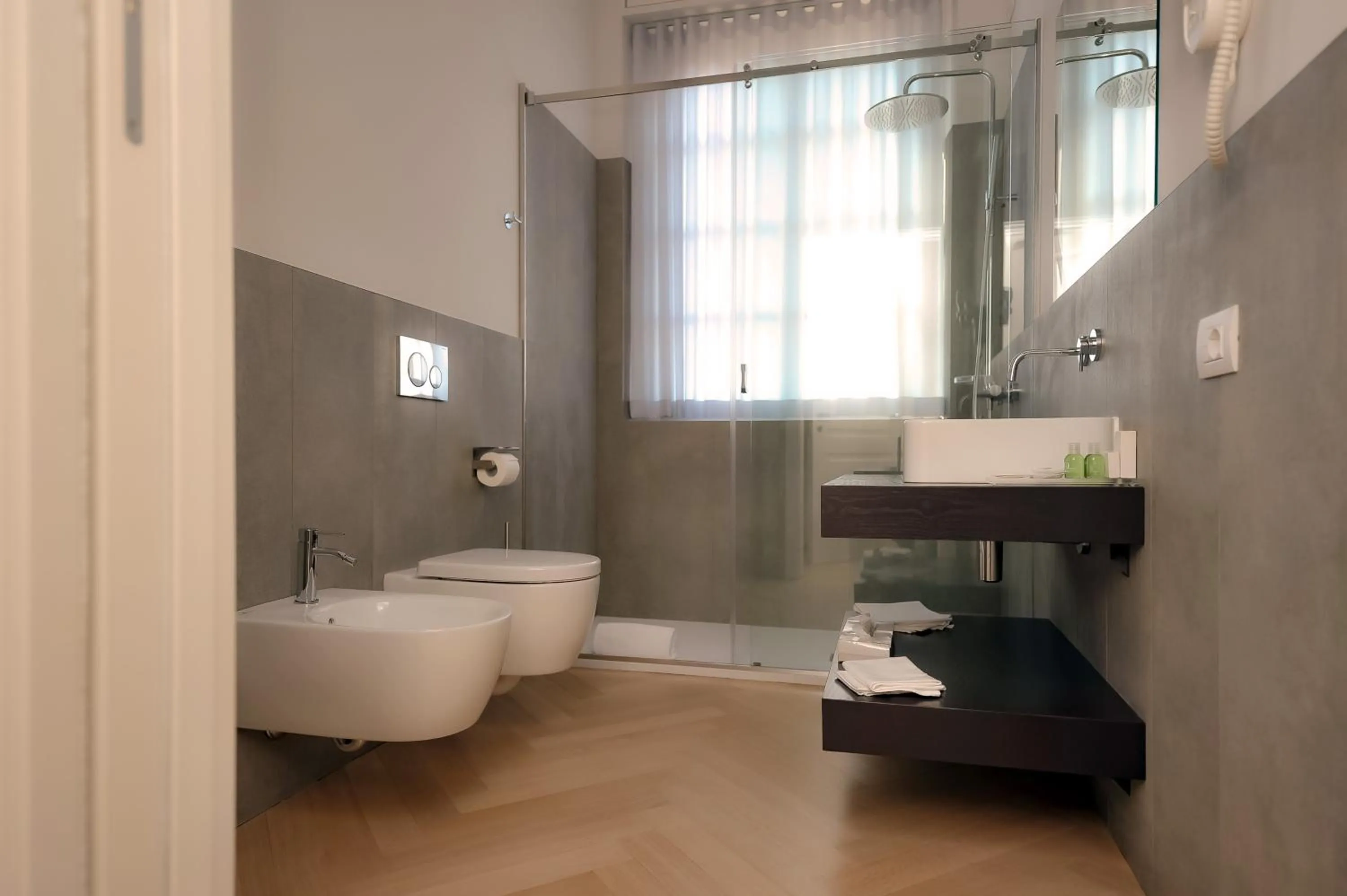 Shower in Bergamo Inn 43