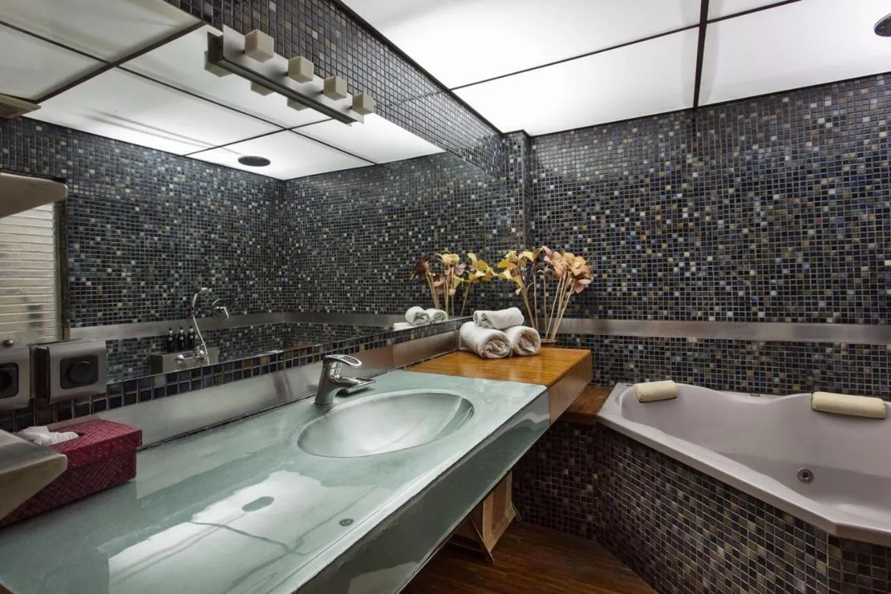 Hot Tub in Sejuk Suites