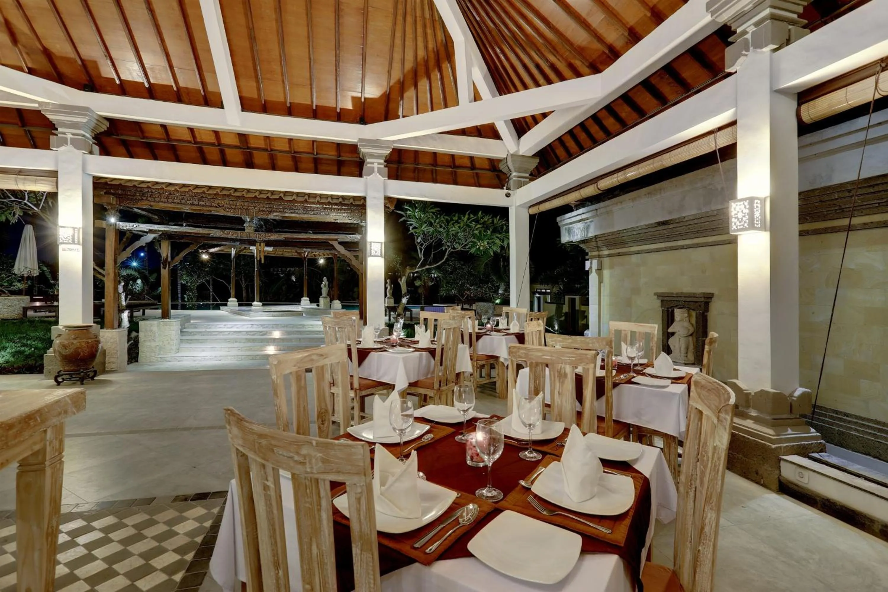 Restaurant/places to eat in Nipuri Resort and Villas Seminyak by Kamara