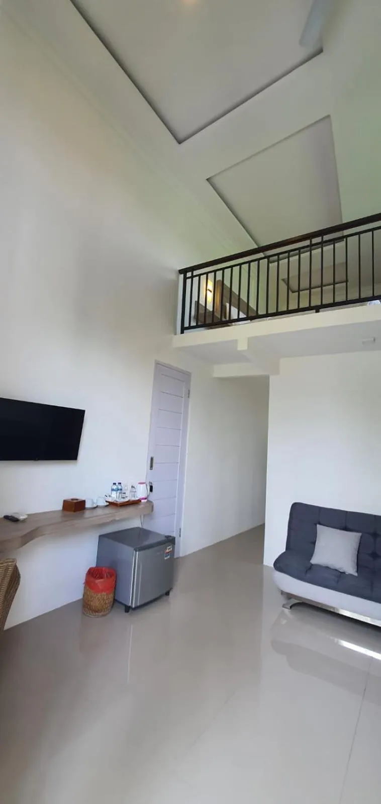 Communal lounge/ TV room in Nipuri Resort and Villas Seminyak by Kamara