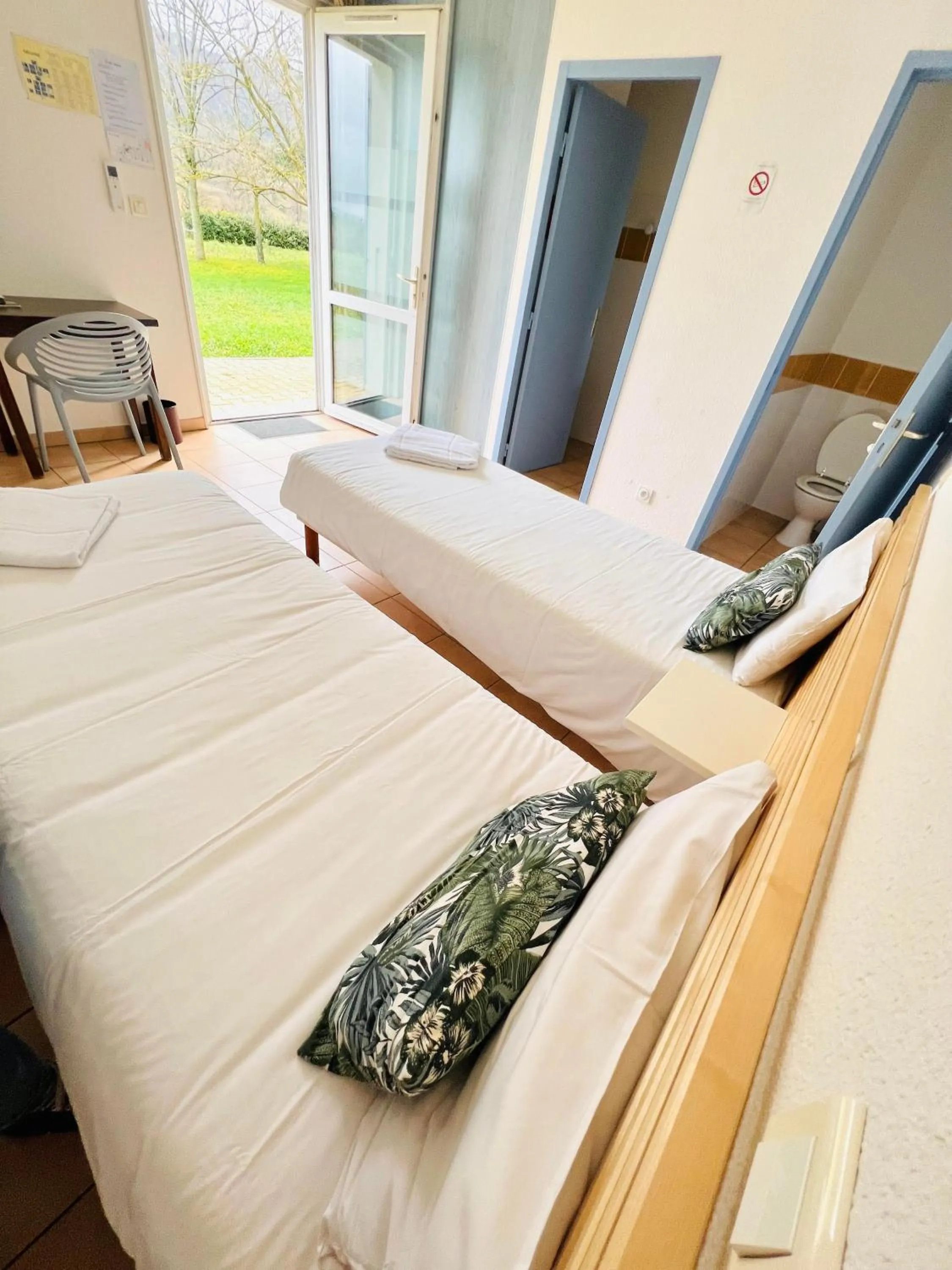 Photo of the whole room, Bed in Hôtel Rose des Vents