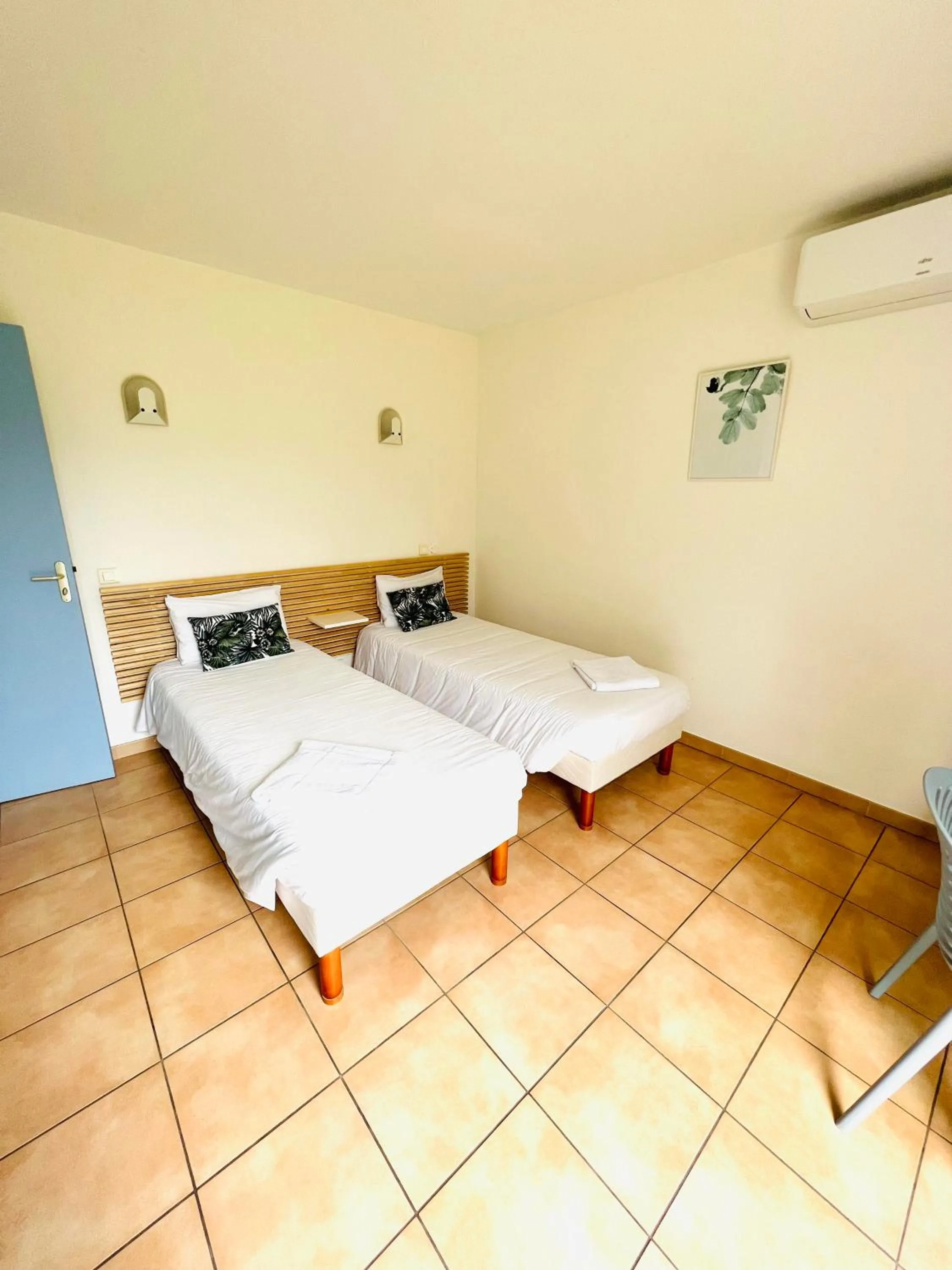 Bed in Hôtel Rose des Vents