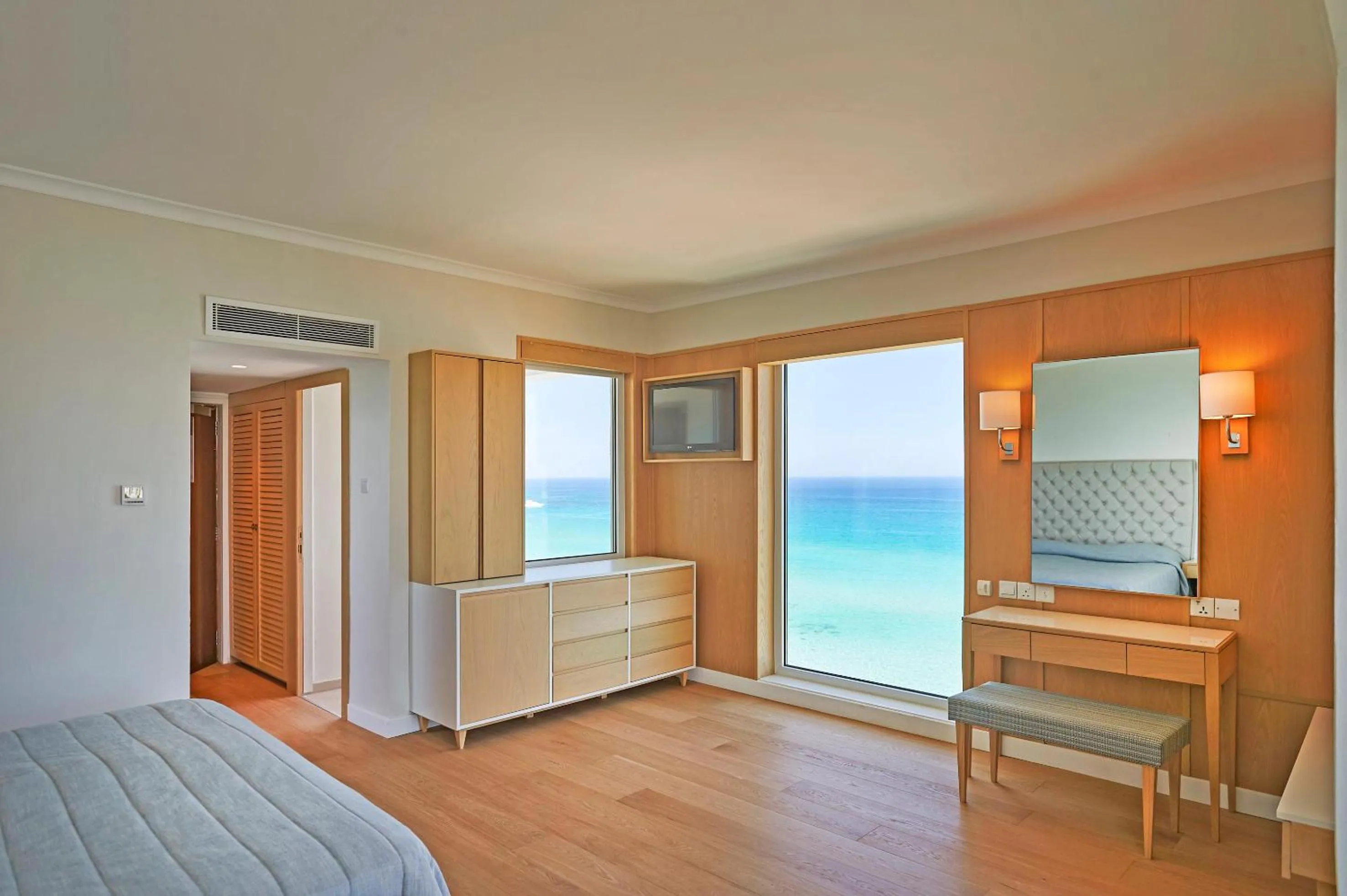 Photo of the whole room in Sunrise Beach Hotel