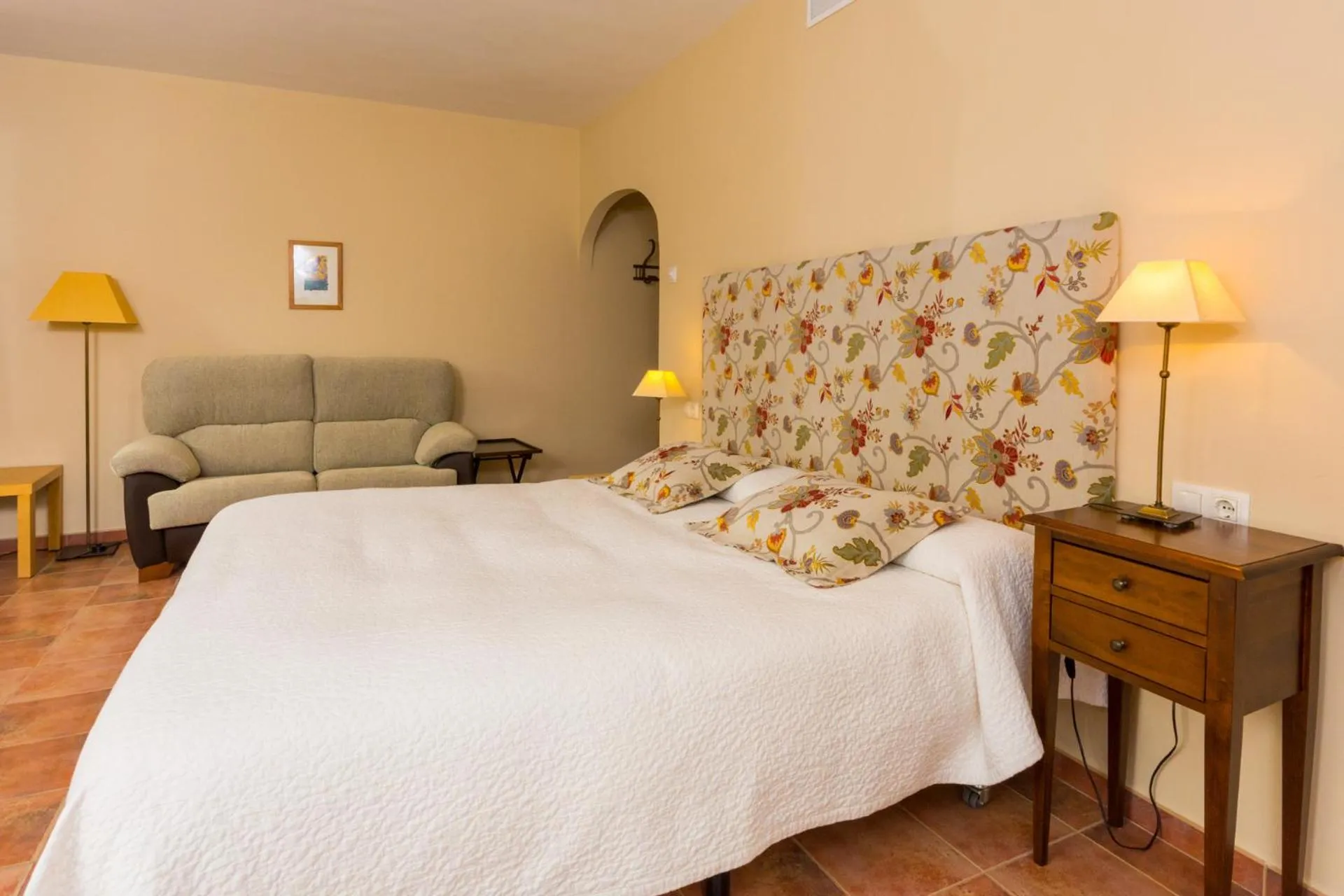 Photo of the whole room, Bed in Font del Pas