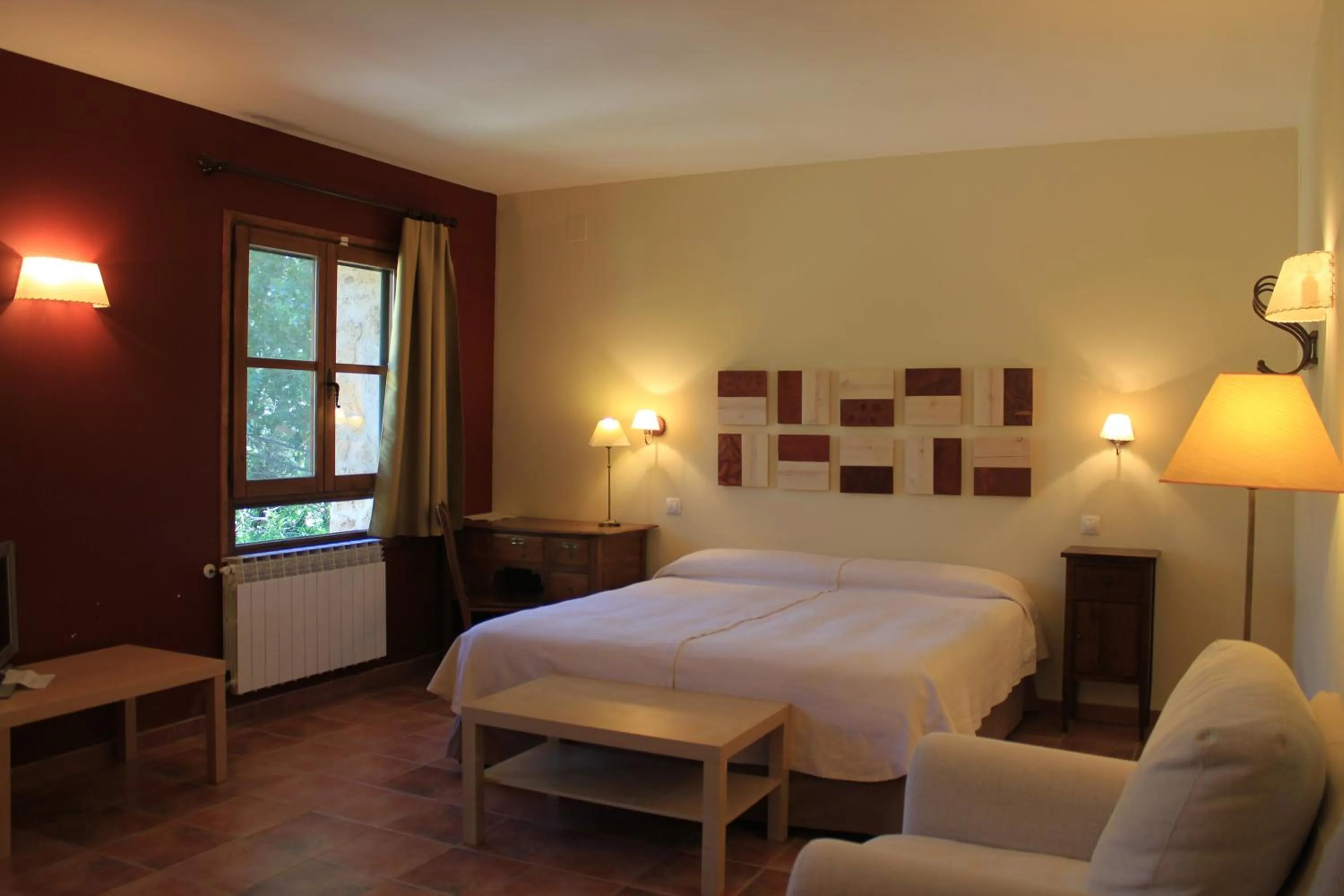 Photo of the whole room, Bed in Font del Pas