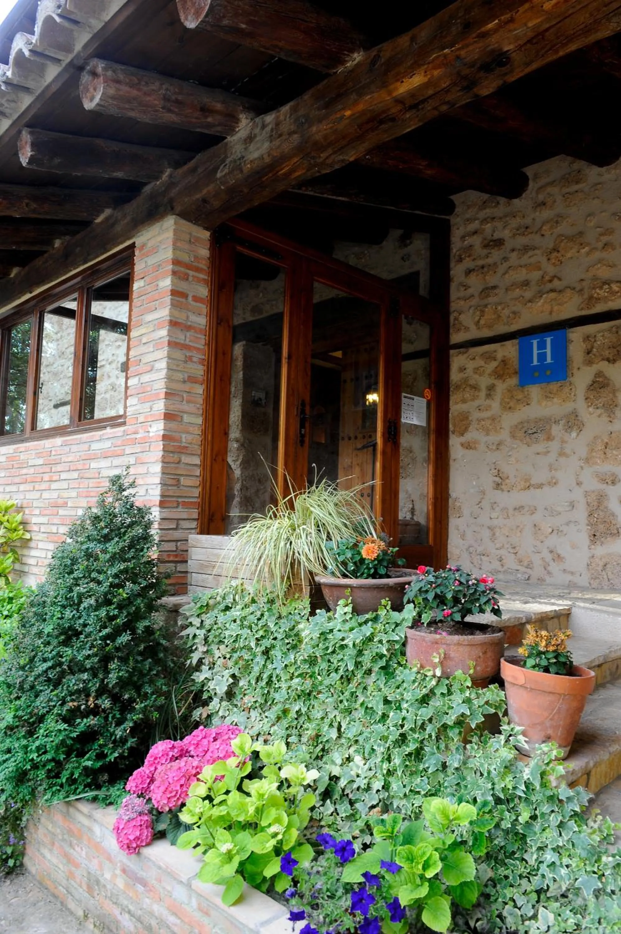 Facade/entrance in Font del Pas