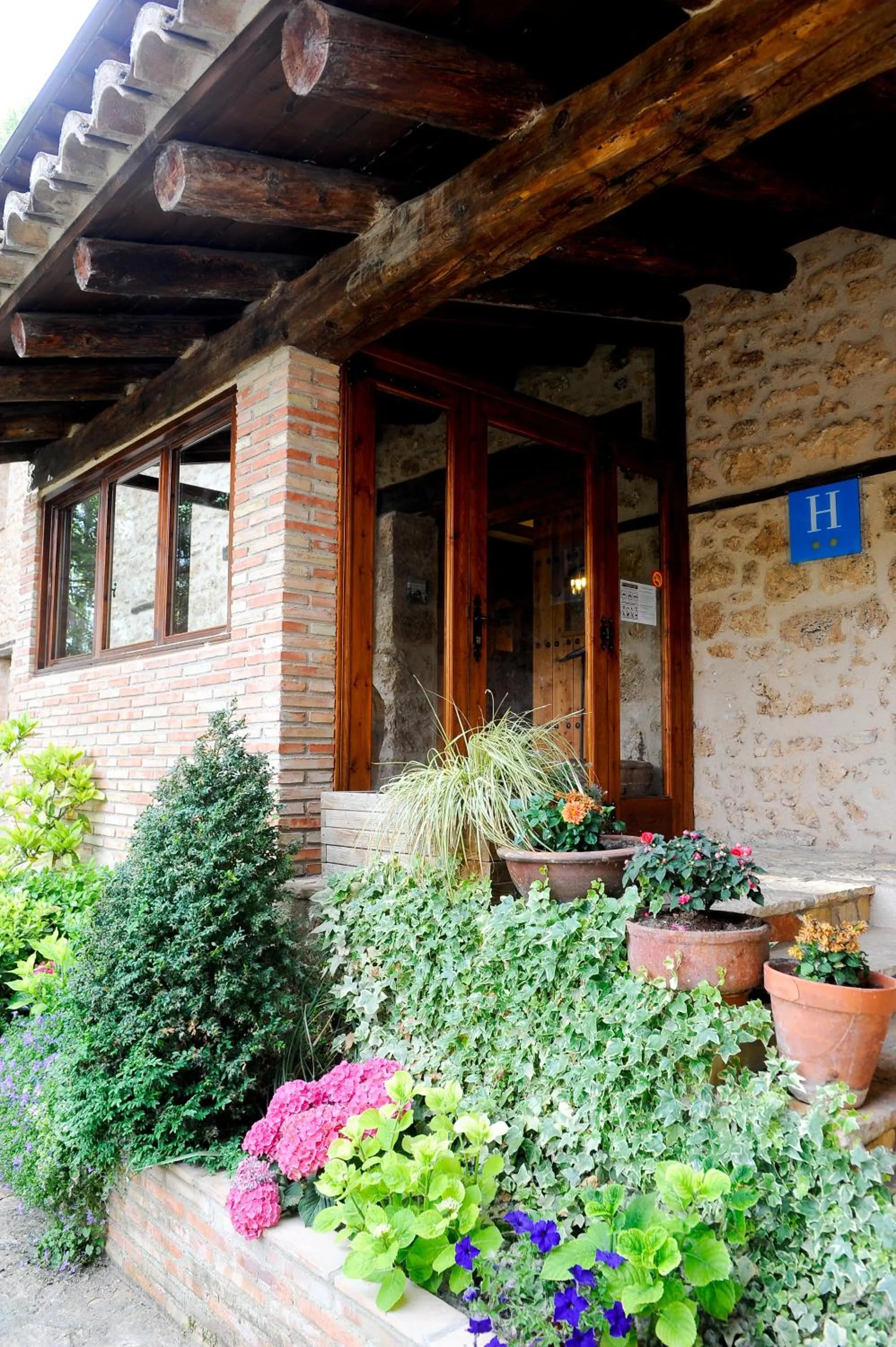 Facade/entrance in Font del Pas