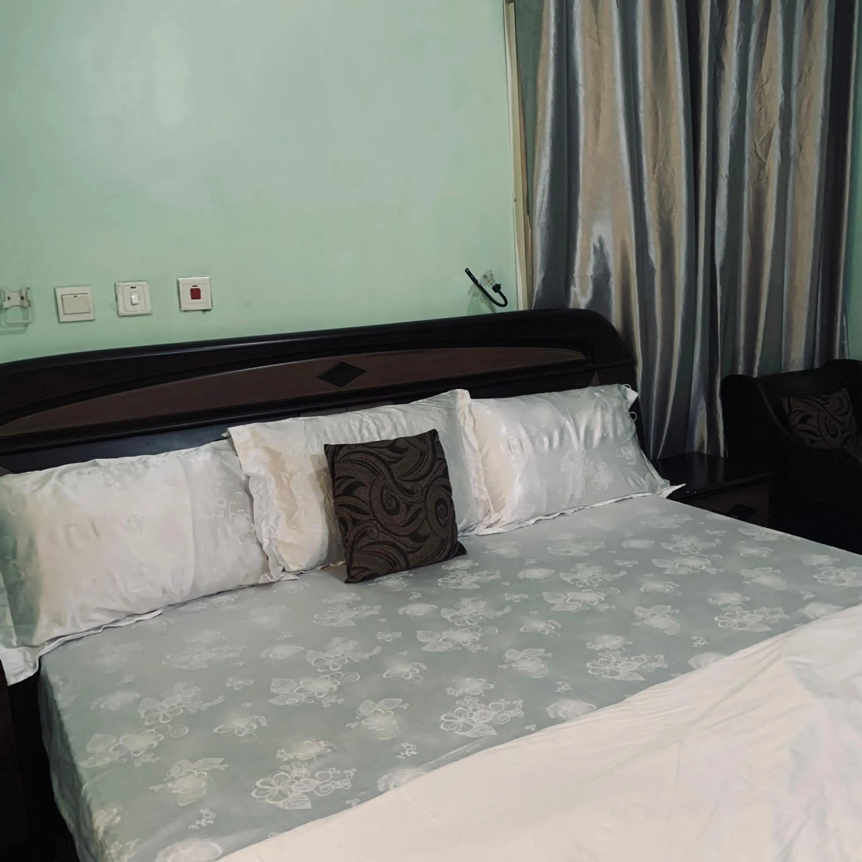 Bed in Health Plaza Abuja