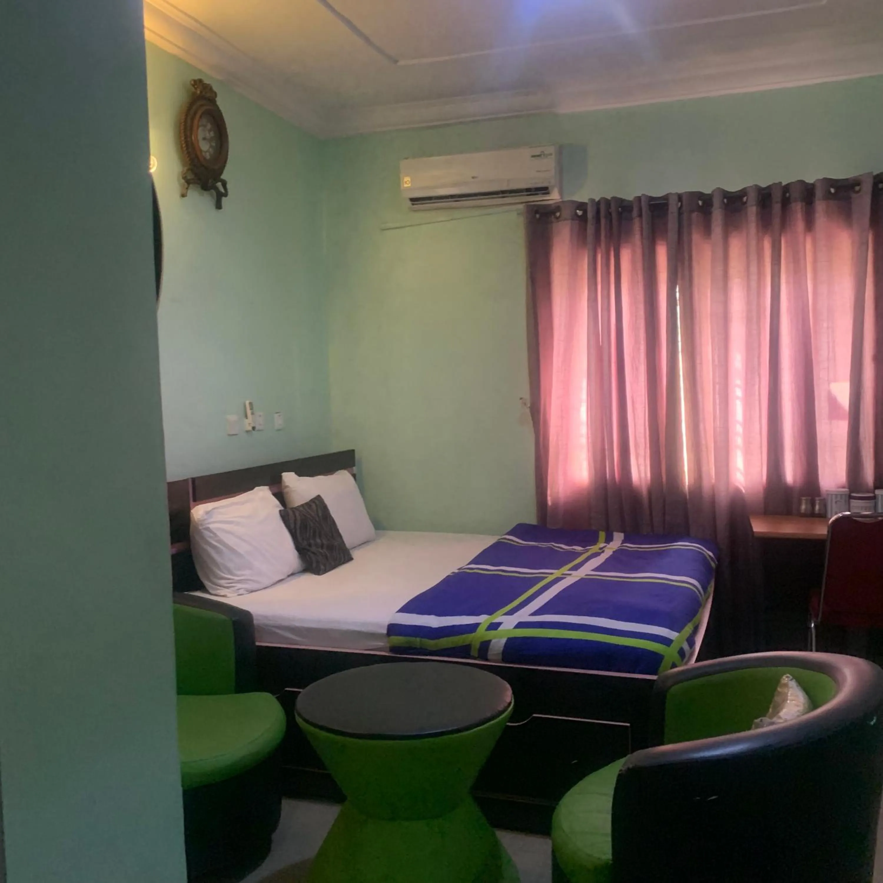 Bed in Health Plaza Abuja