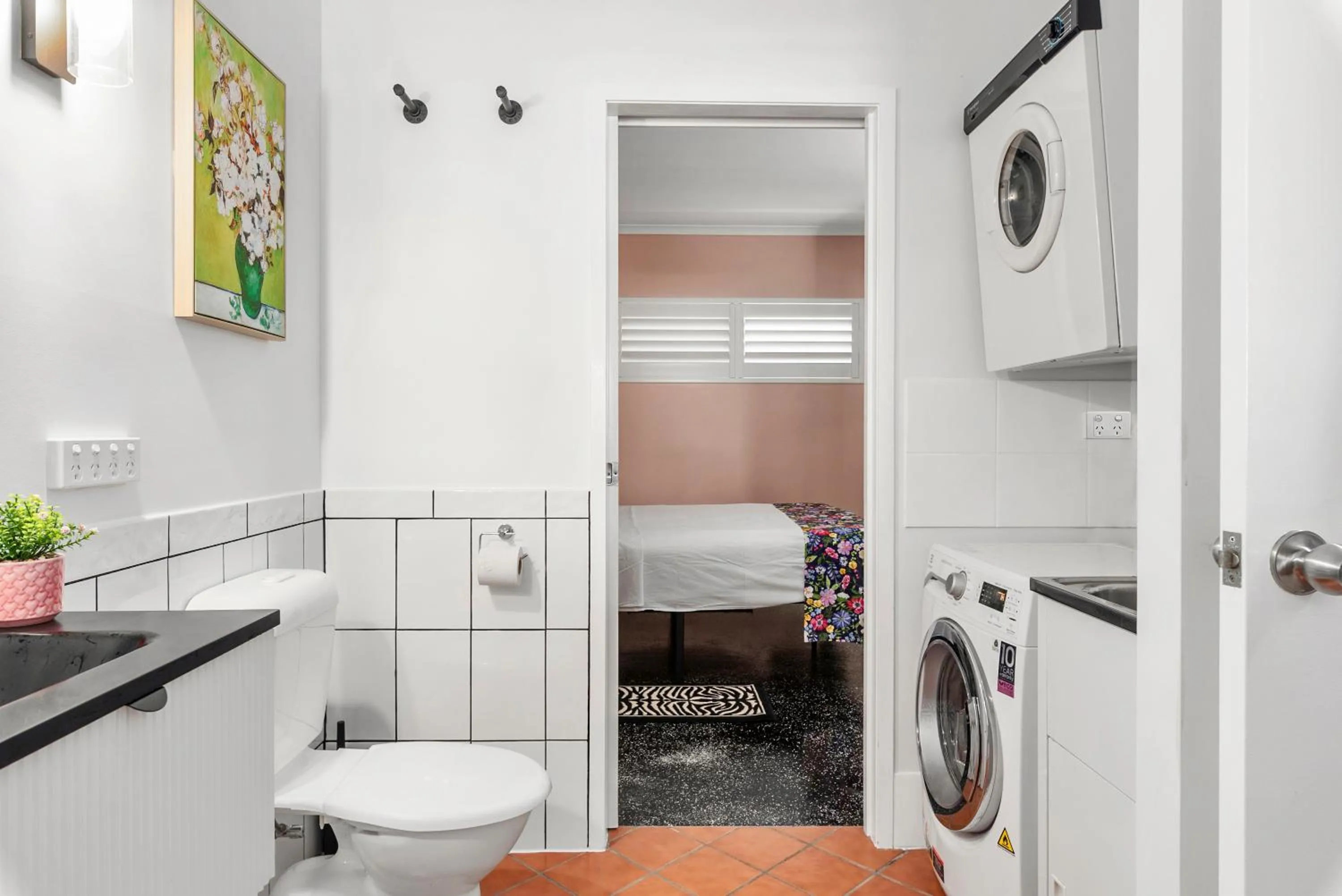 laundry in Villa Vaucluse Apartments
