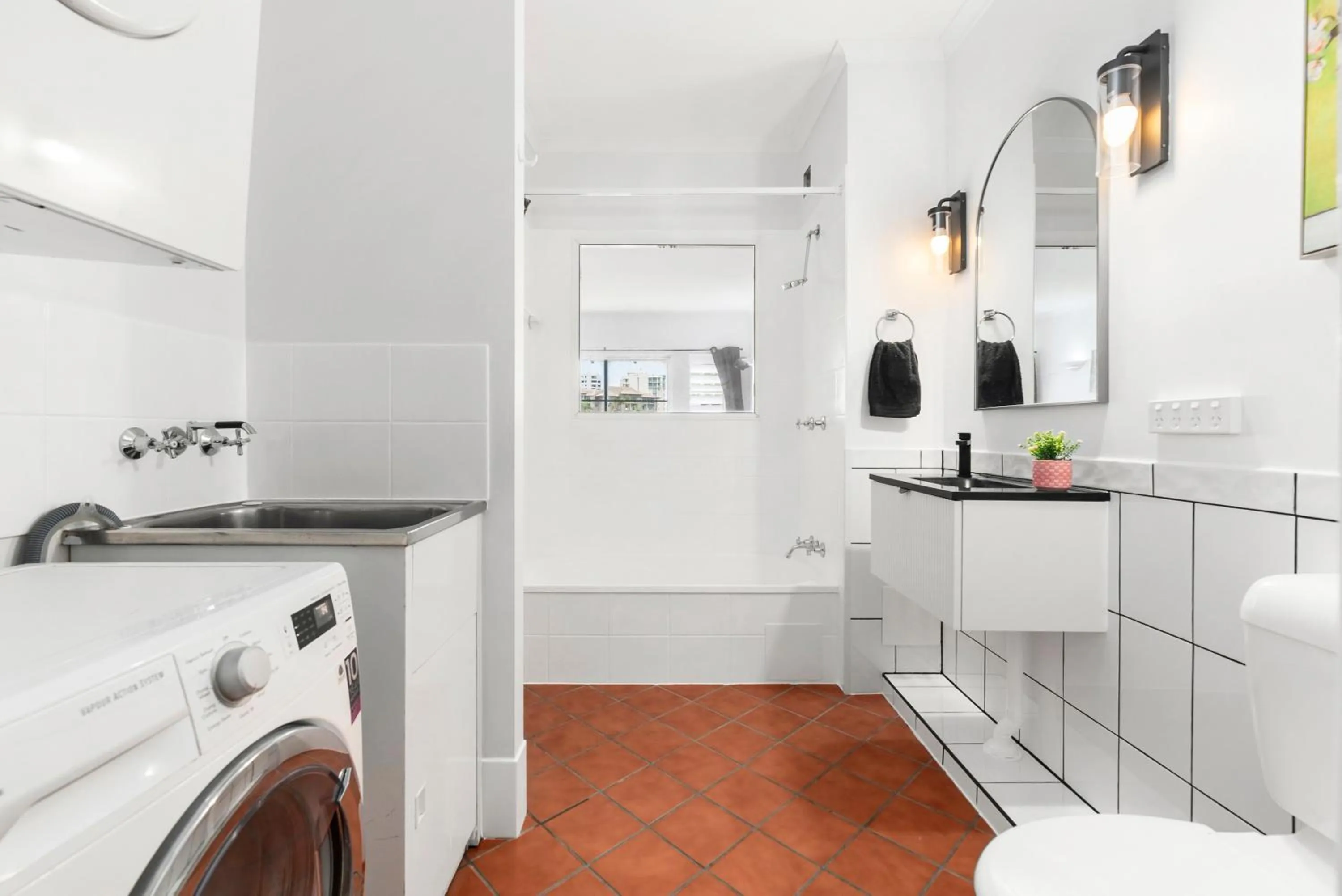 Bathroom in Villa Vaucluse Apartments