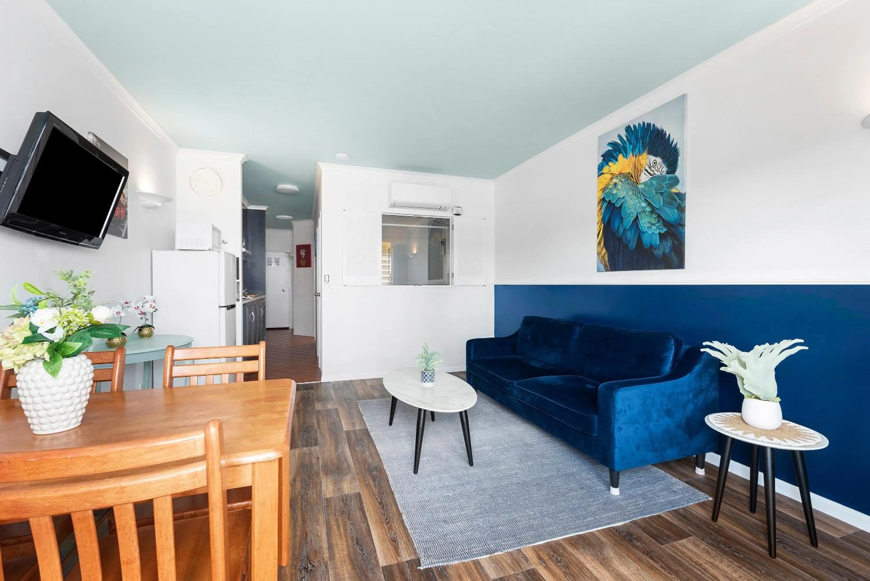 Living room in Villa Vaucluse Apartments