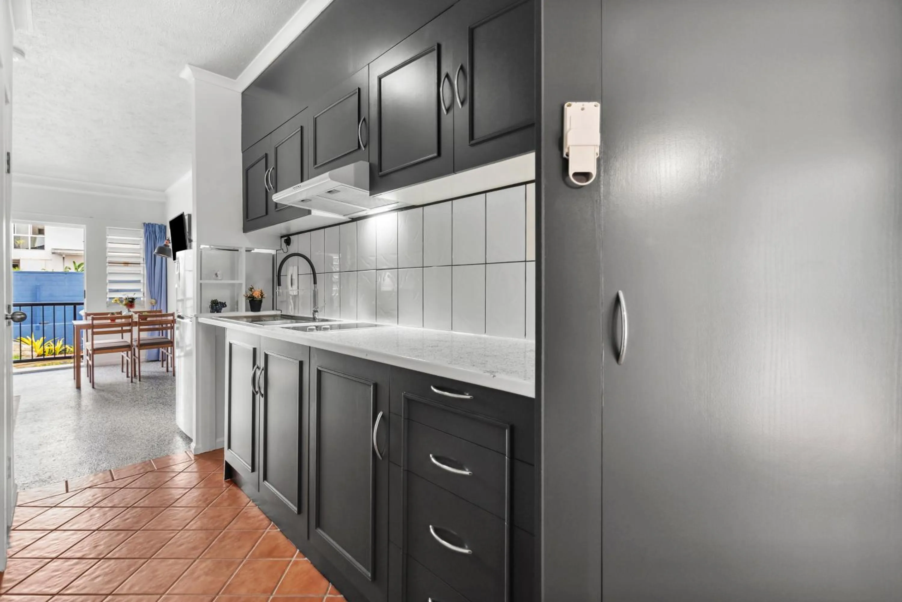 Kitchen or kitchenette in Villa Vaucluse Apartments