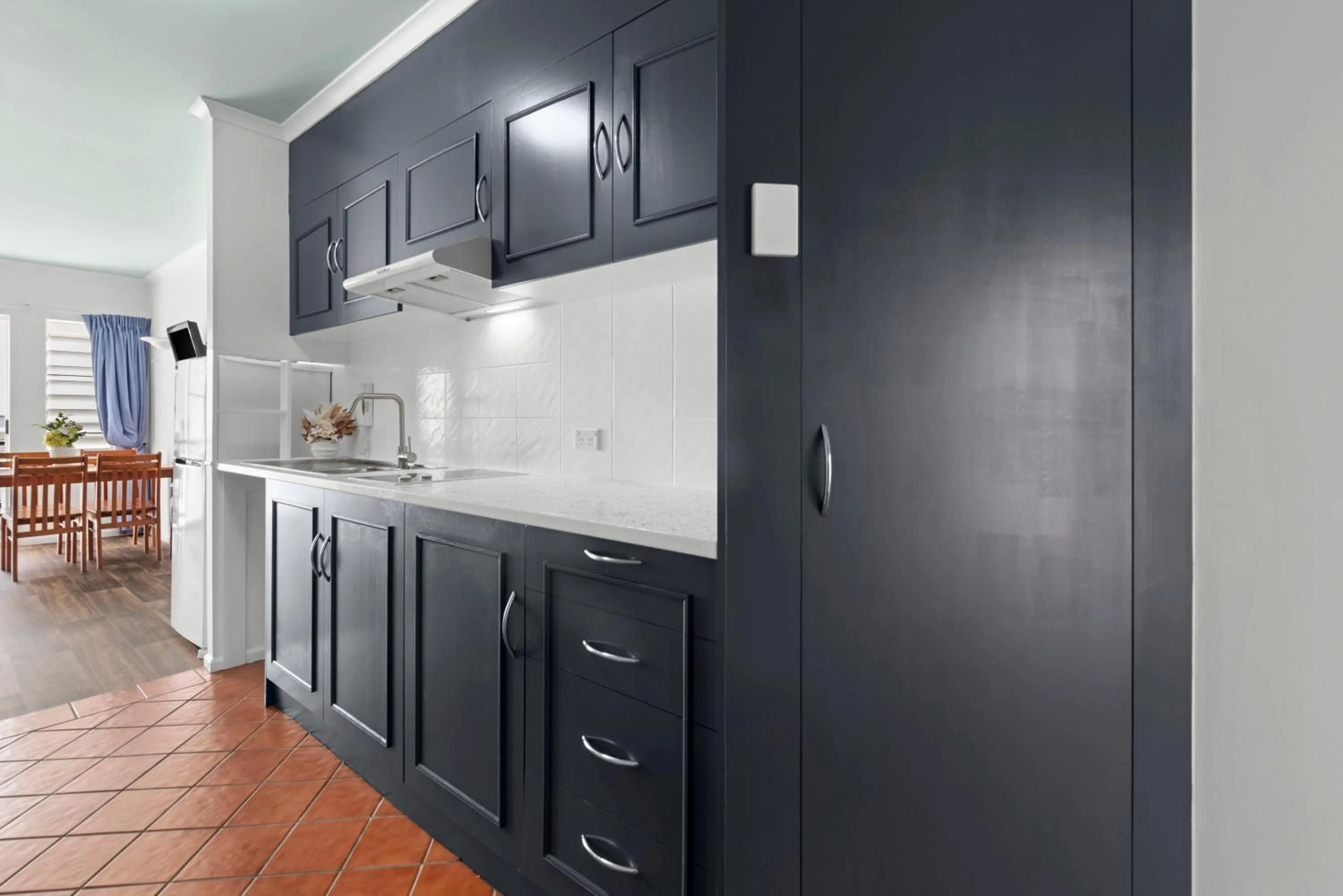 Kitchen or kitchenette in Villa Vaucluse Apartments