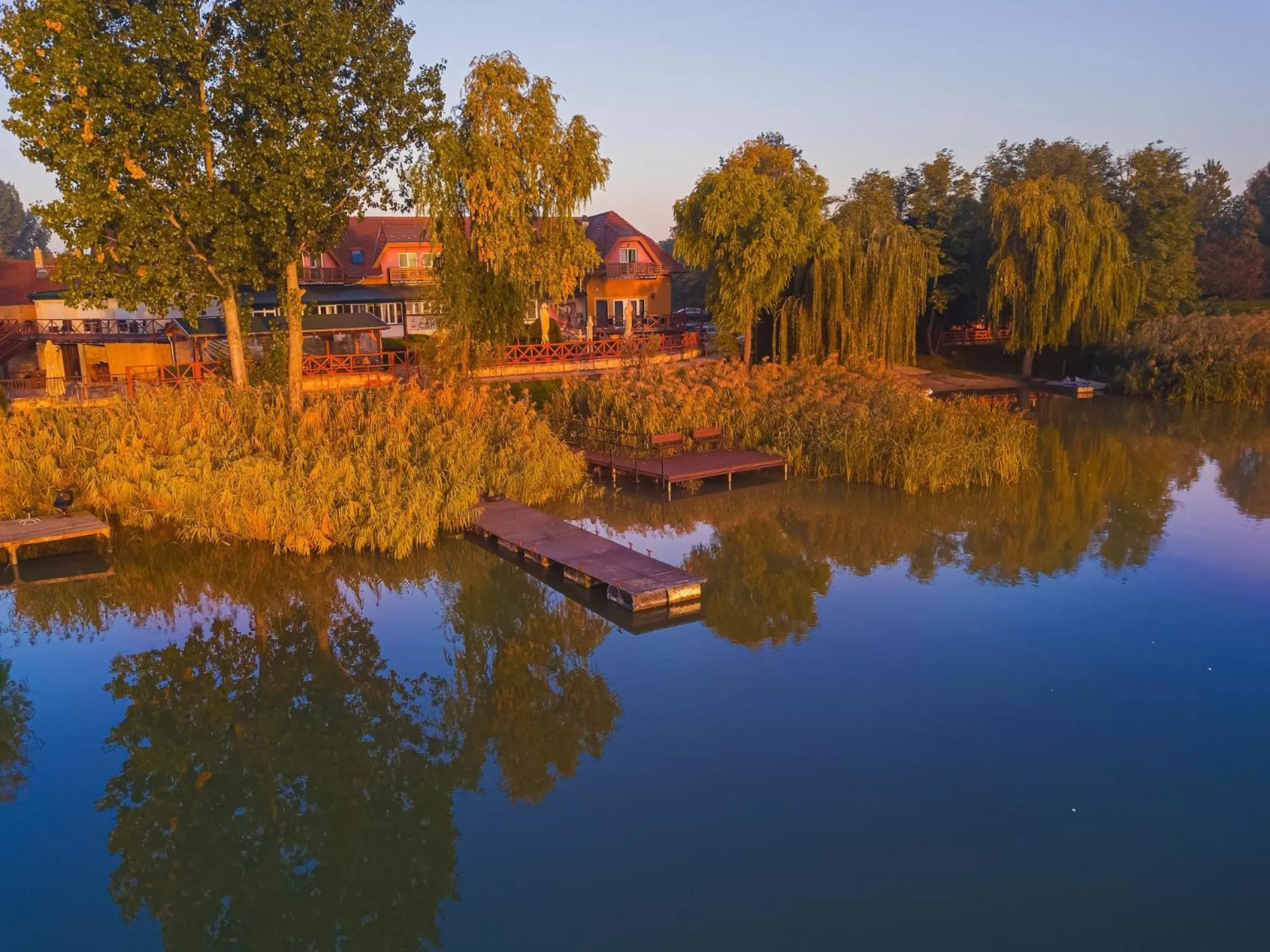 Property building in Mártoni Resort & Restaurant