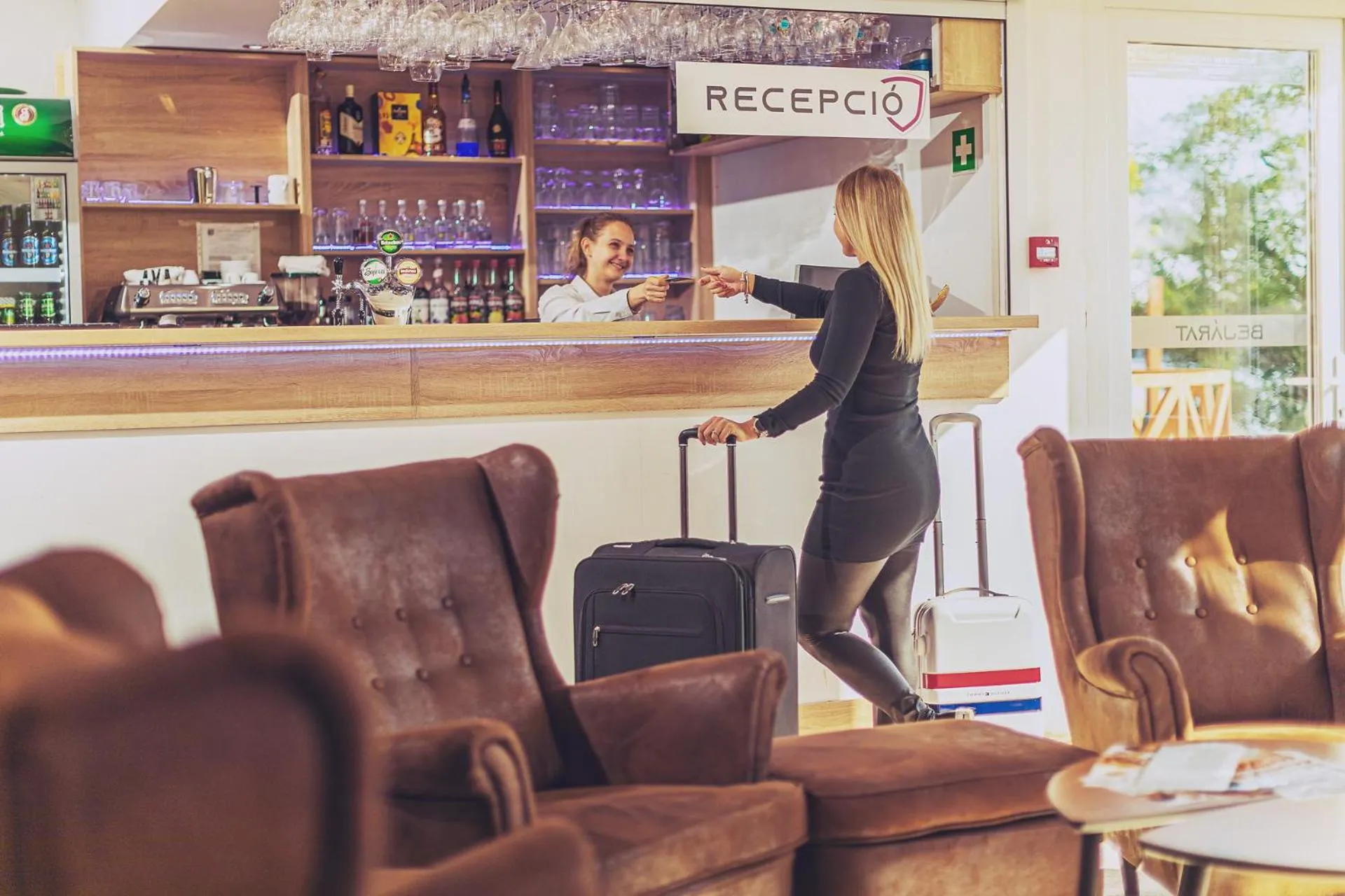 Communal lounge/ TV room in Mártoni Resort & Restaurant