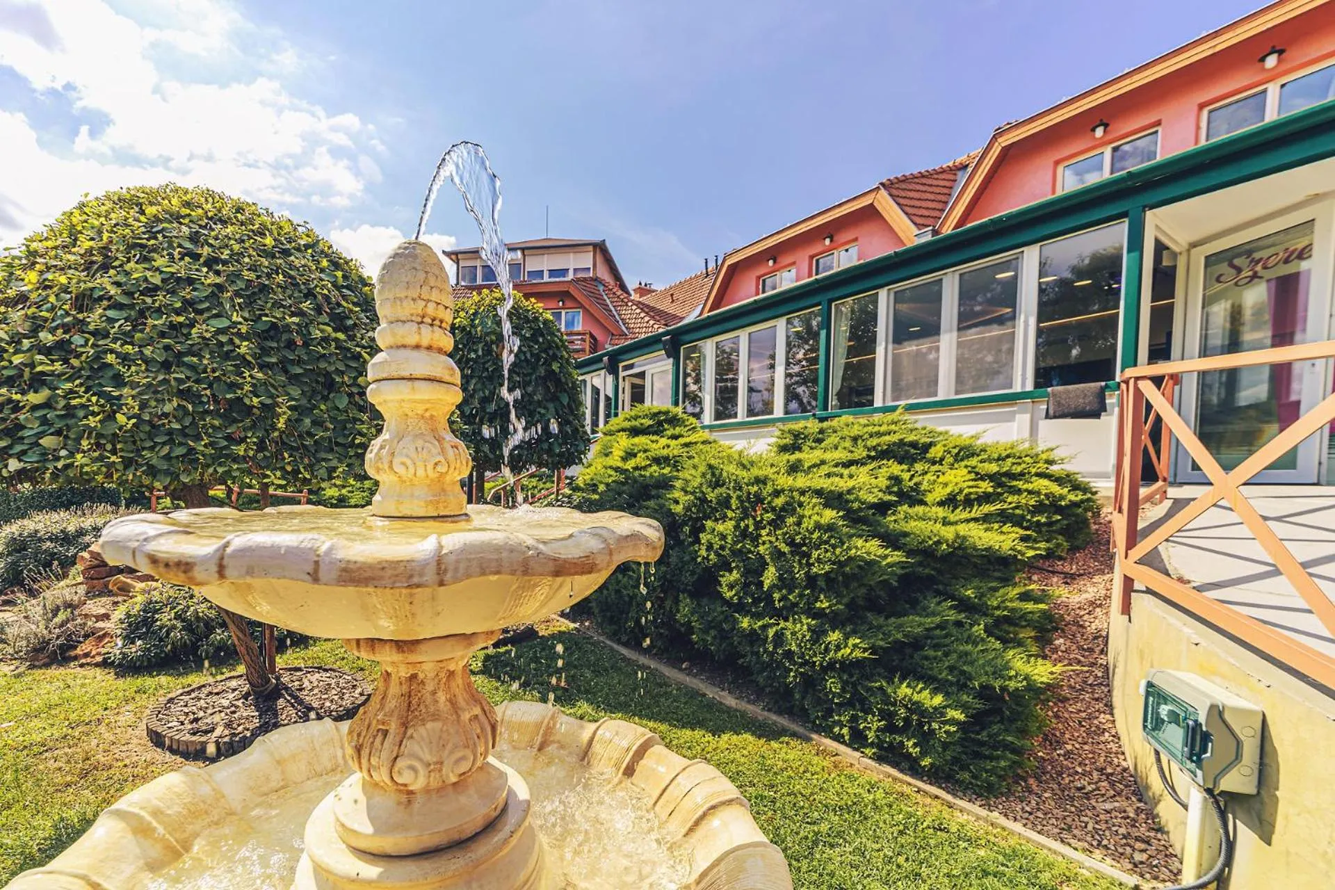 Property building in Mártoni Resort & Restaurant