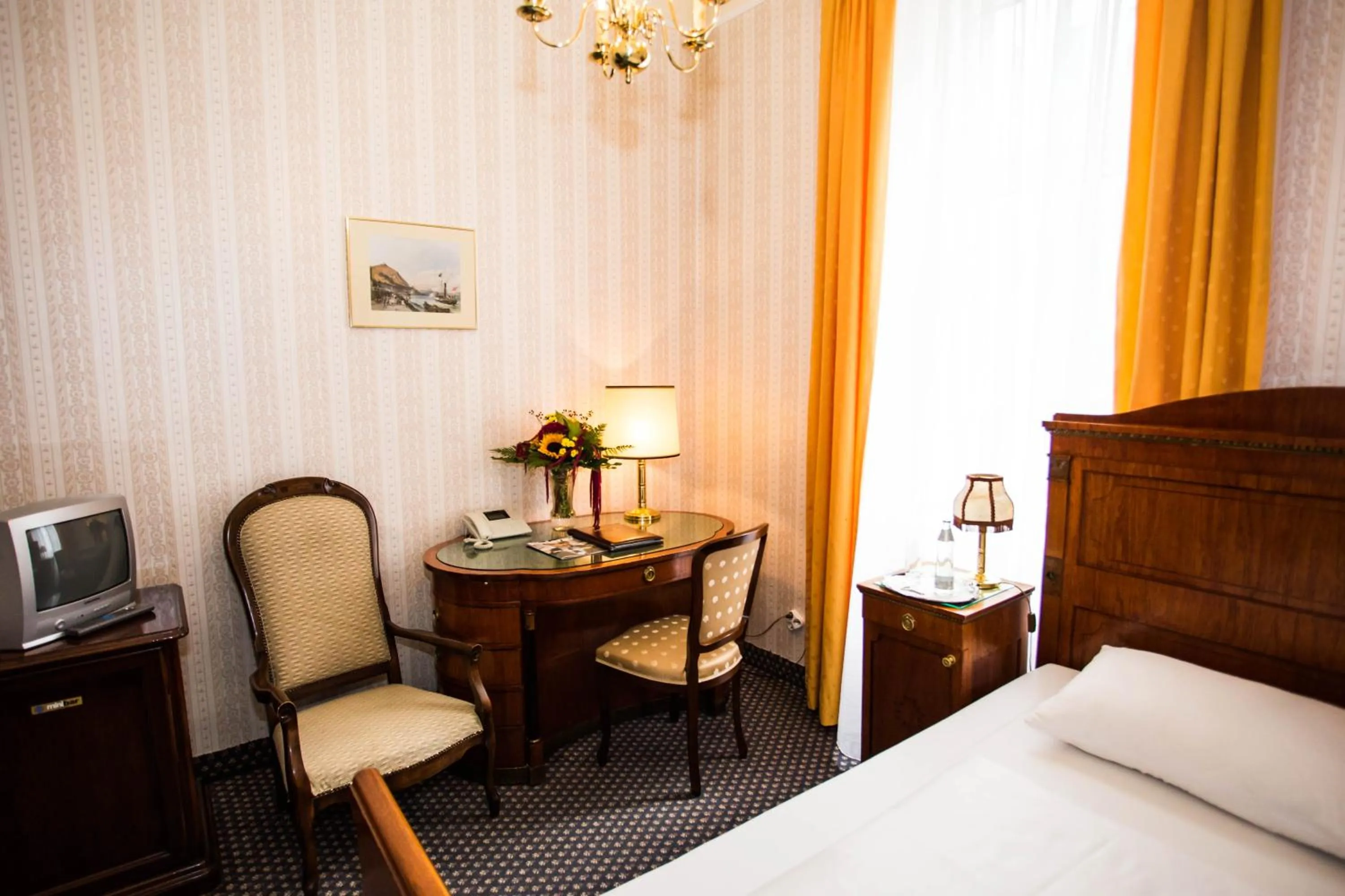 Seating area, Bed in Hotel Atlanta