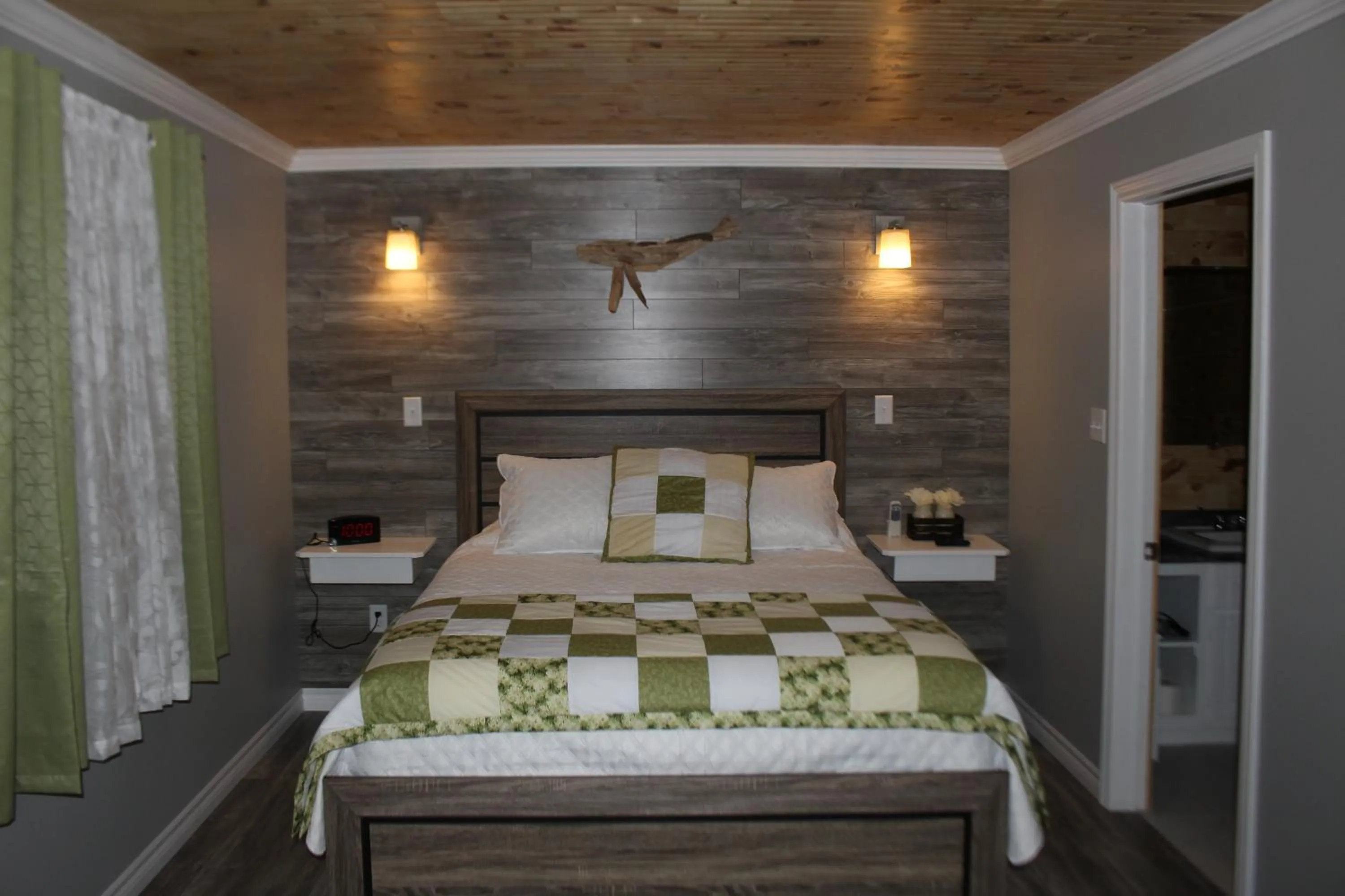 Bed in Raleigh Rooms & Taylor's Crafts