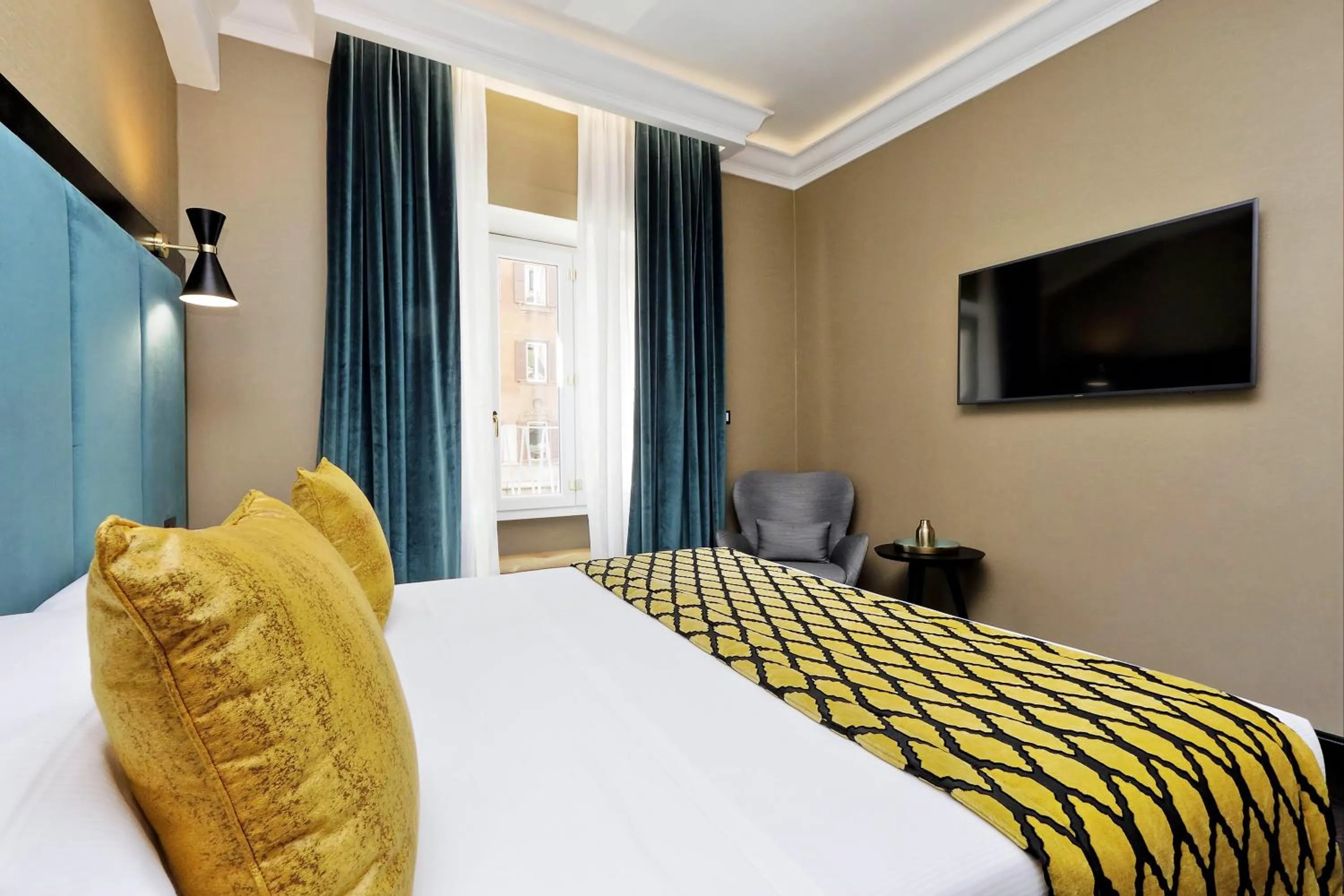 Bed in BQ House Colosseo Luxury Rooms