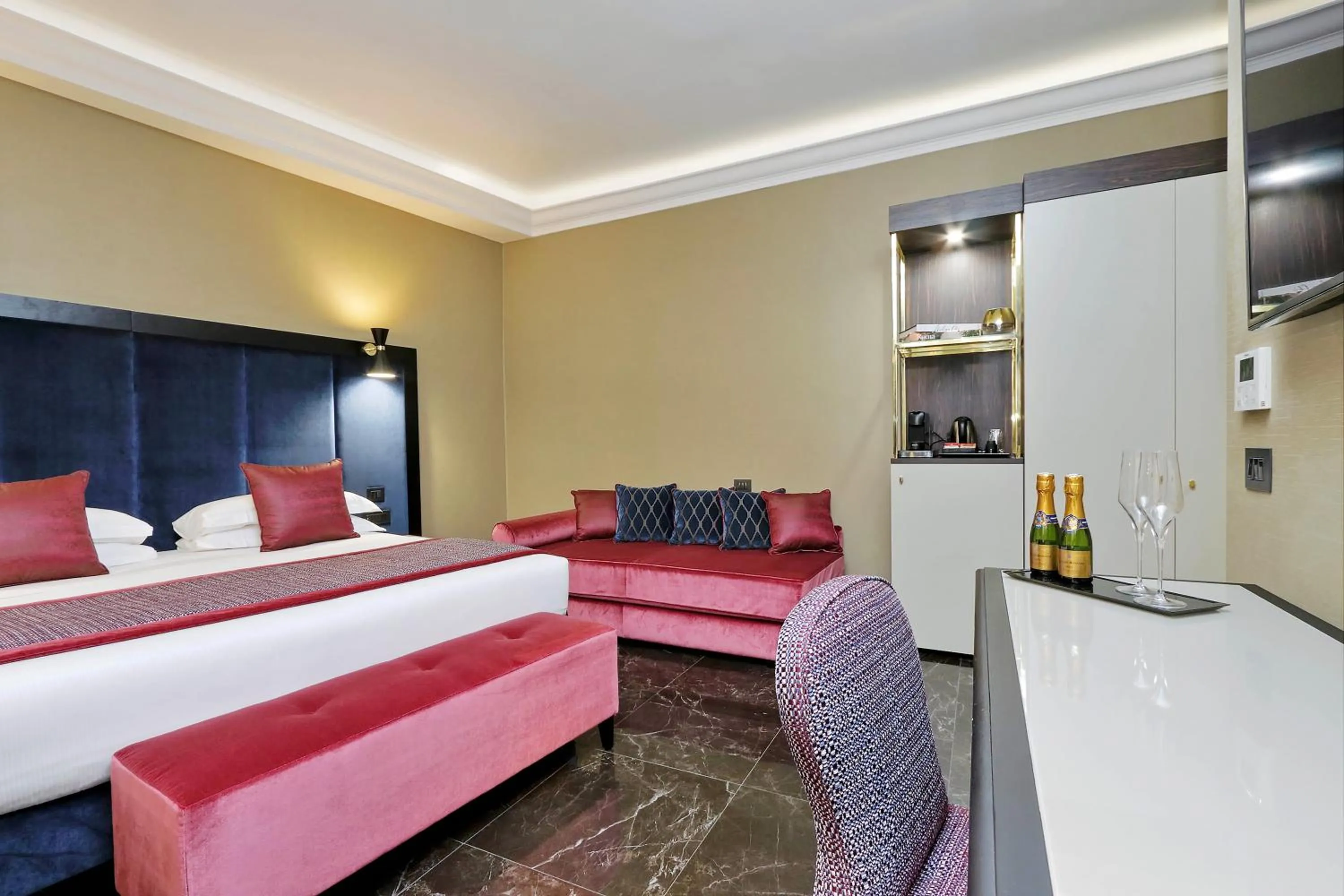 Bed in BQ House Colosseo Luxury Rooms