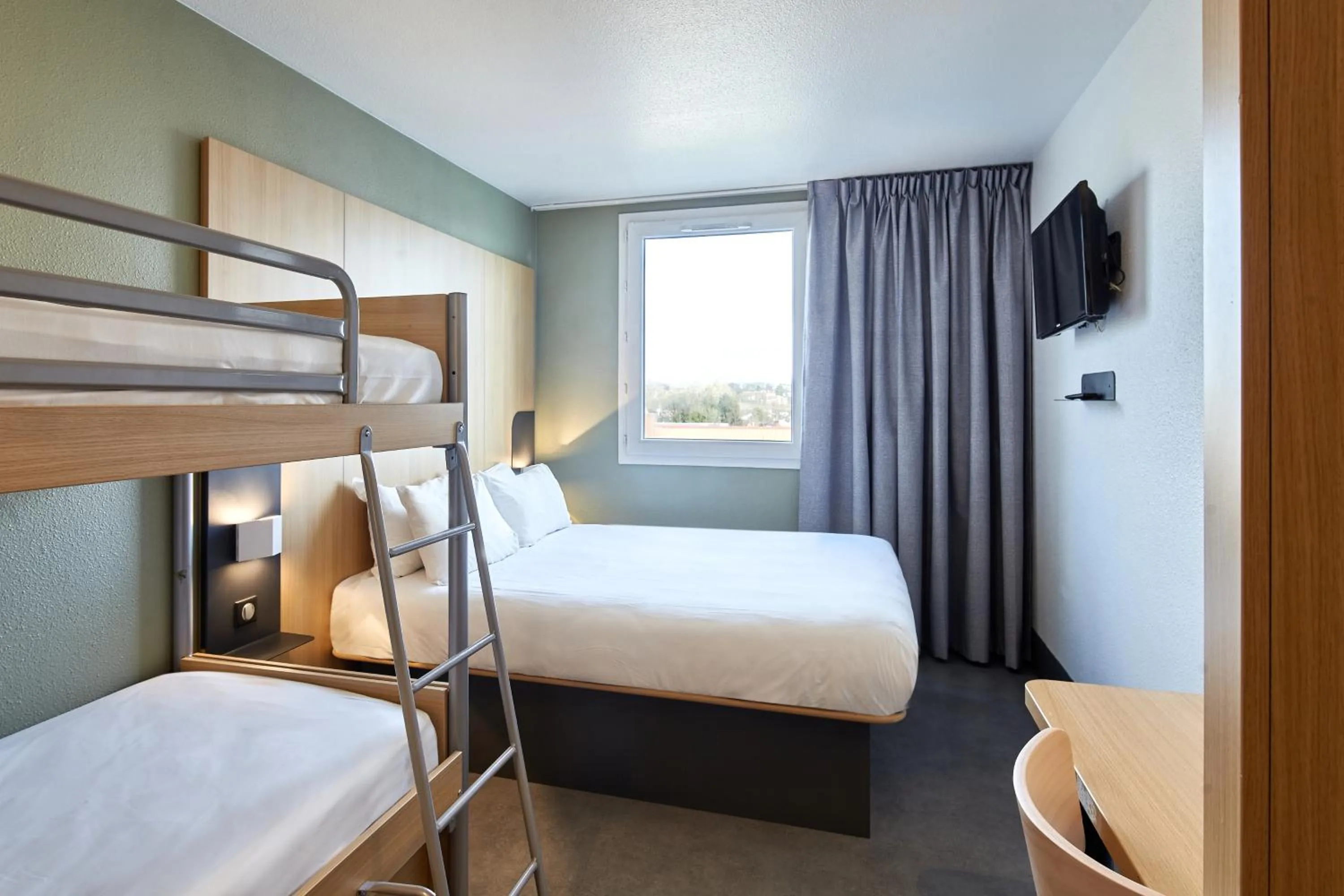 Bedroom, Bed in B&B HOTEL Paris Nord Gonesse Parc des Expos