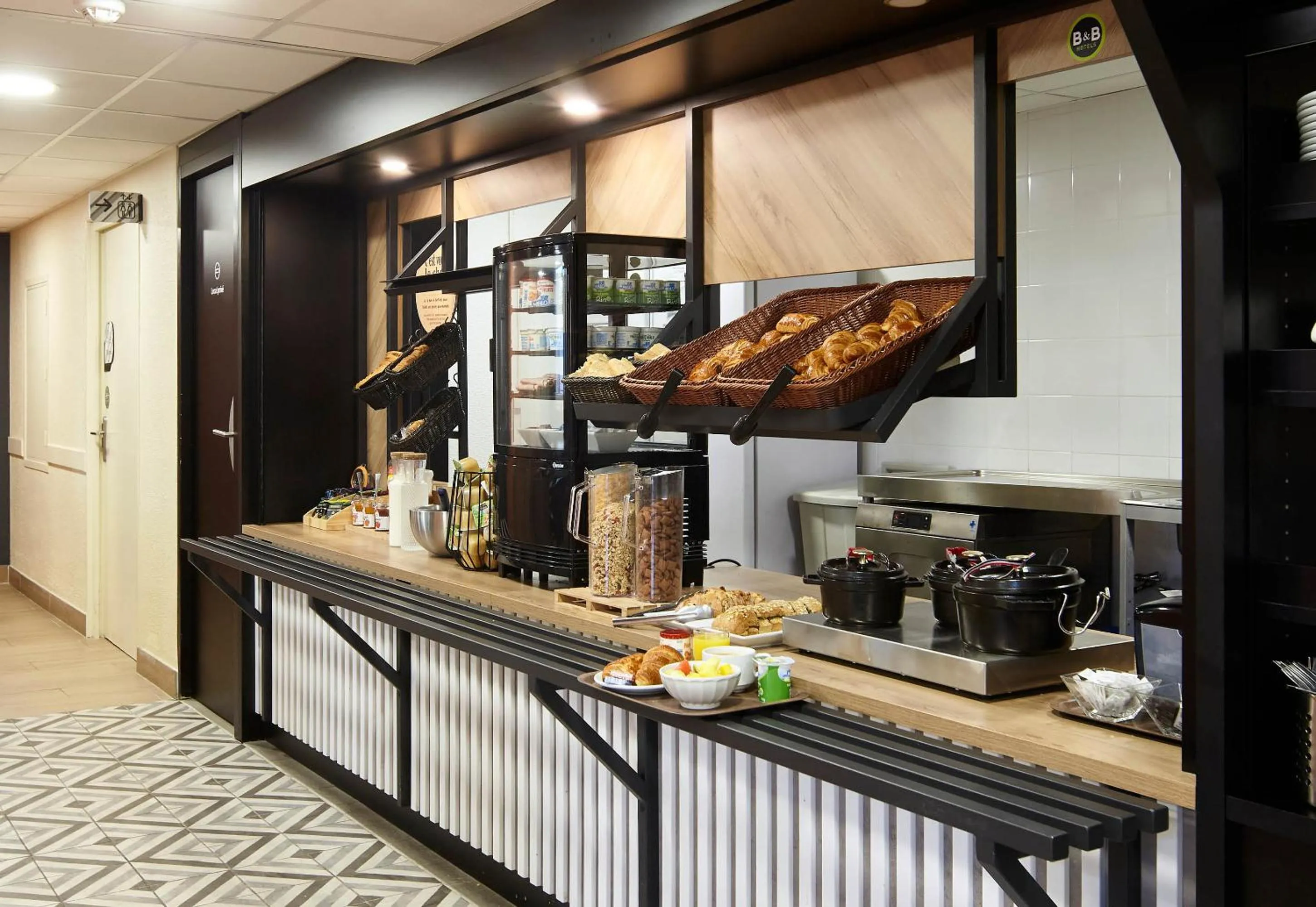 Buffet breakfast in B&B HOTEL Paris Nord Gonesse Parc des Expos