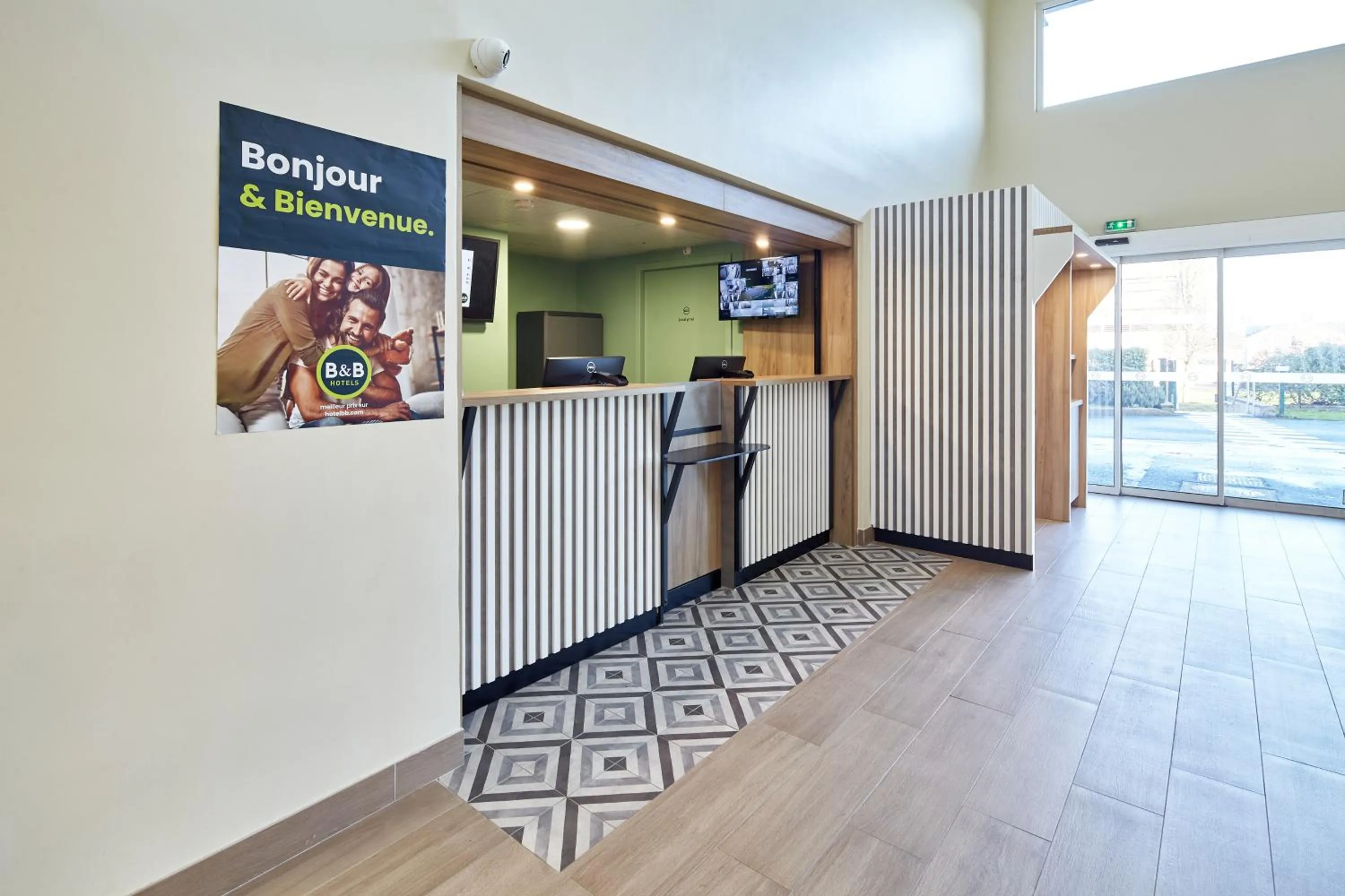 Lobby or reception in B&B HOTEL Paris Nord Gonesse Parc des Expos