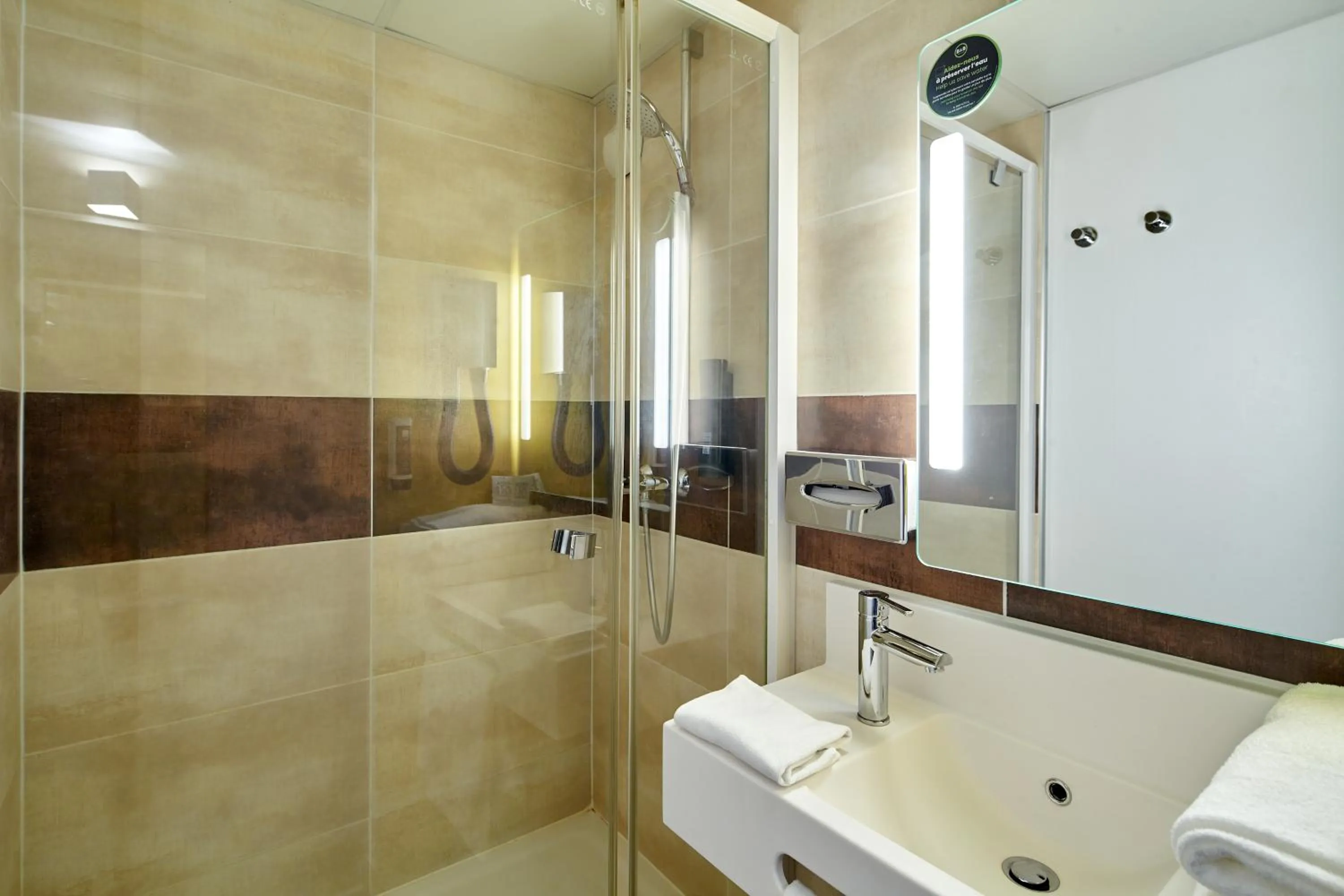 Bathroom in B&B HOTEL Paris Nord Gonesse Parc des Expos