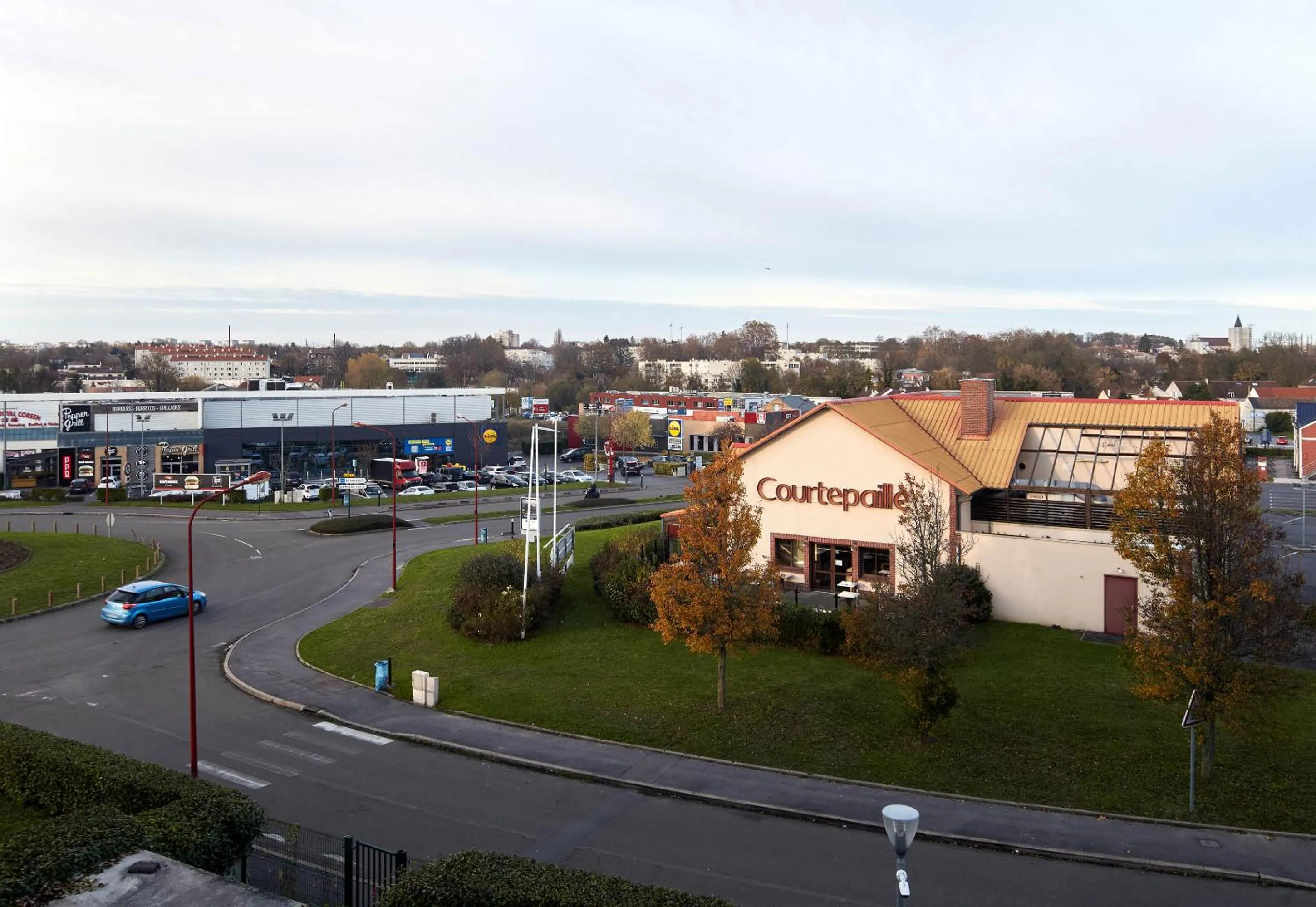 Street view in B&B HOTEL Paris Nord Gonesse Parc des Expos