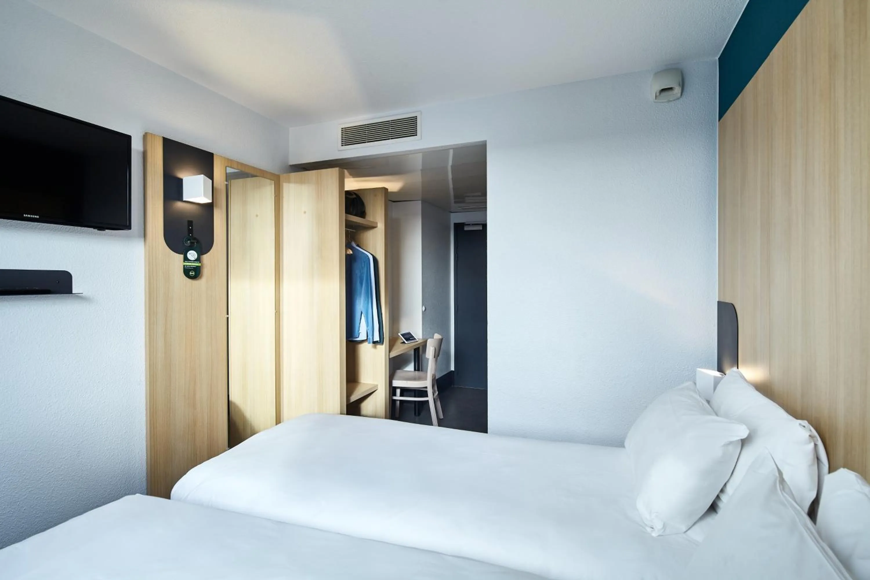 Bedroom, Bed in B&B HOTEL Paris Nord Gonesse Parc des Expos