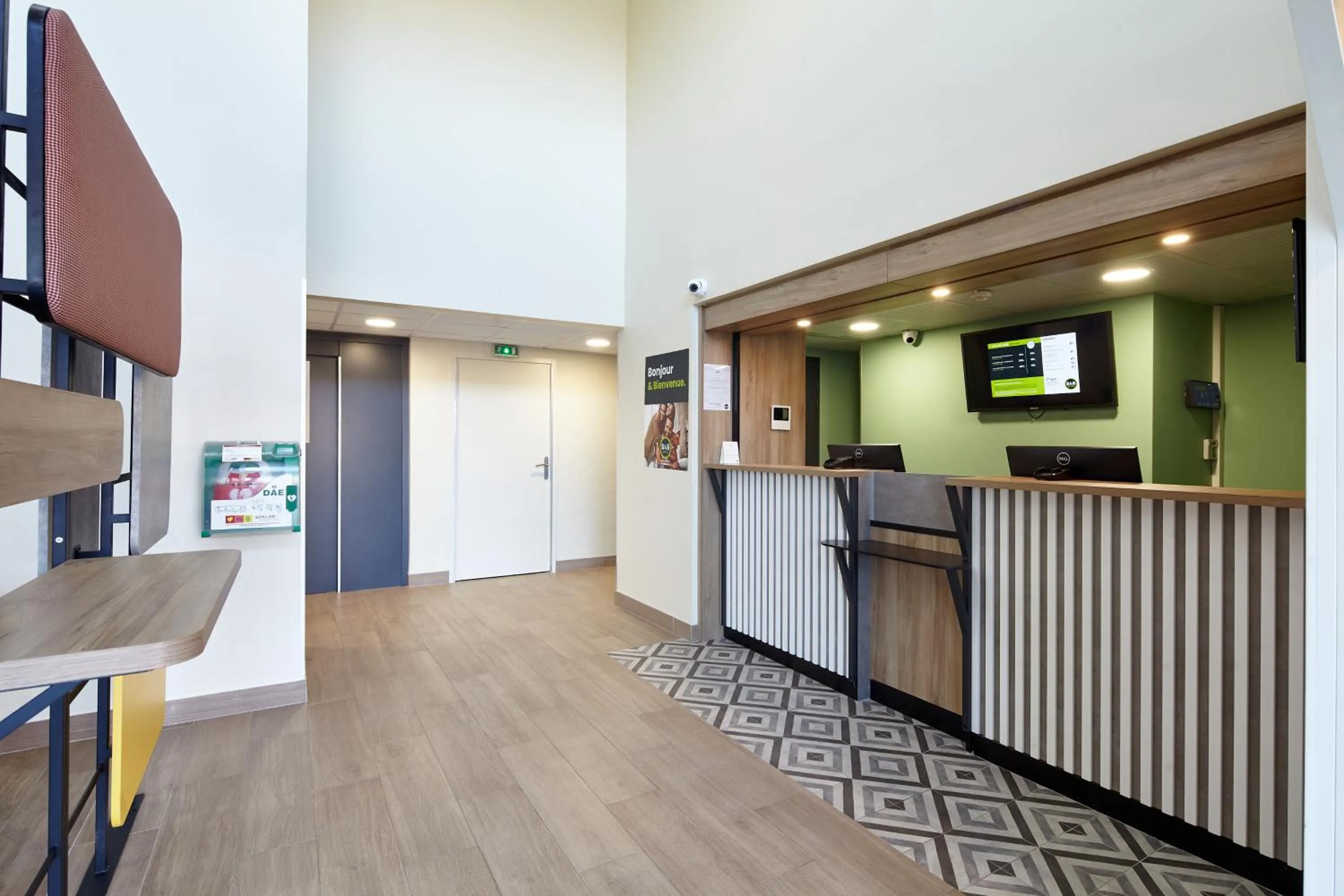 Lobby or reception in B&B HOTEL Paris Nord Gonesse Parc des Expos